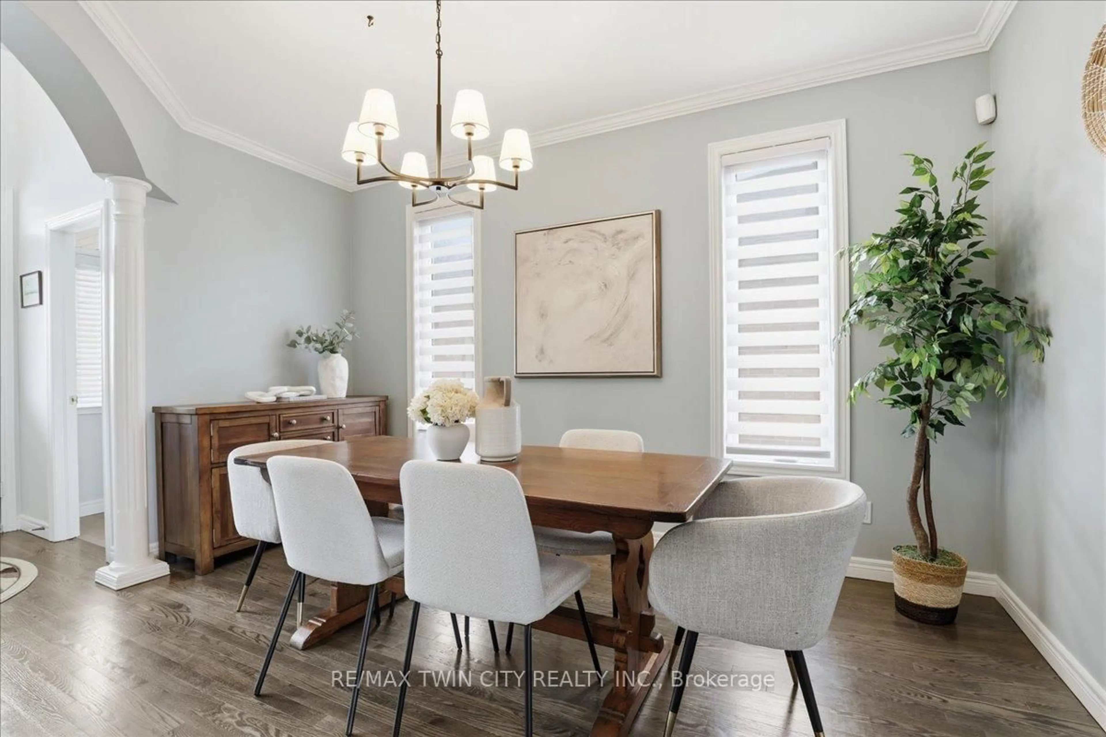 Dining room, wood/laminate floor for 640 Munich Circ, Waterloo Ontario N2V 2L6