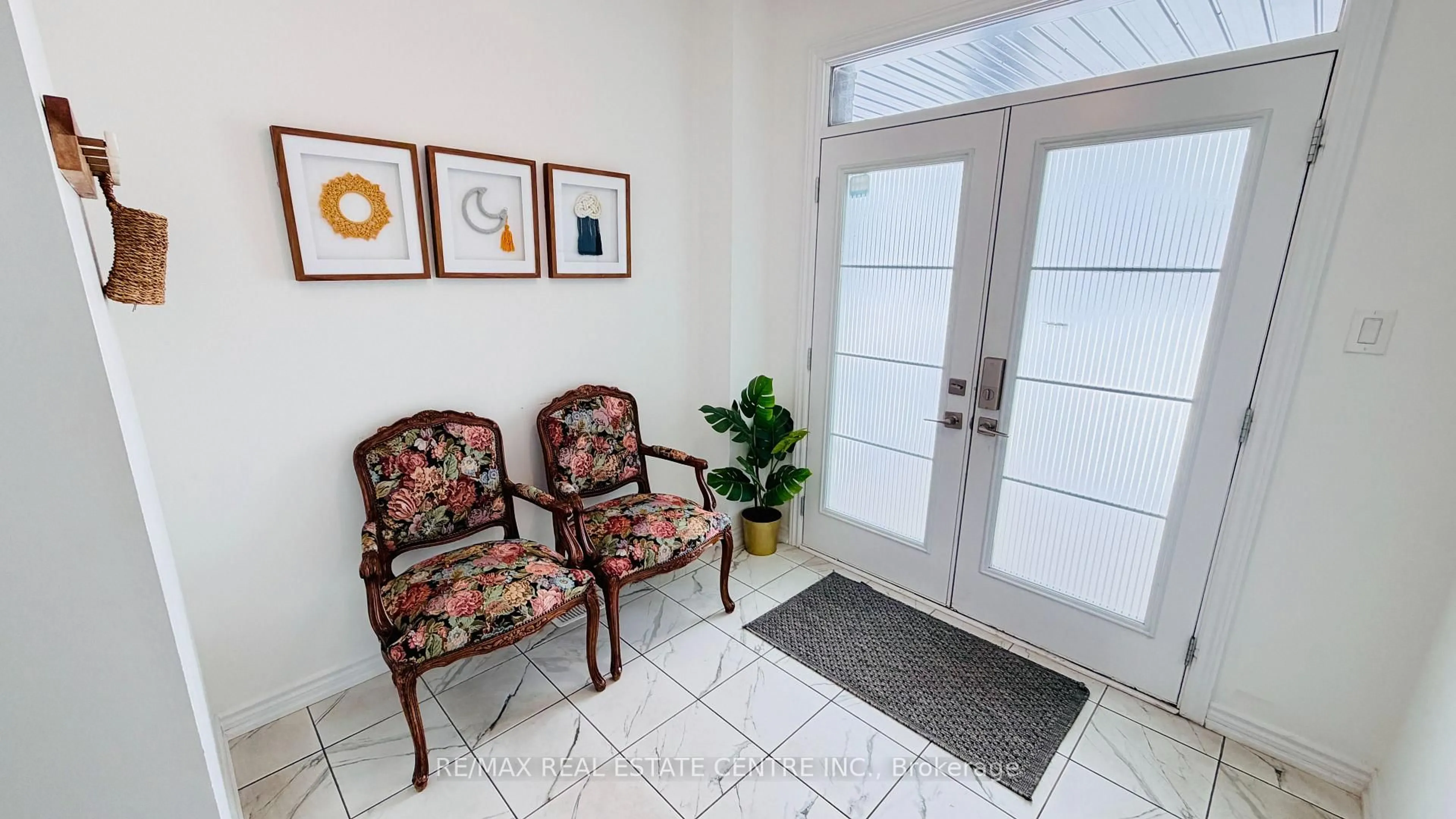 Indoor entryway for 15 Charm Pl, Thorold Ontario L2V 0K2