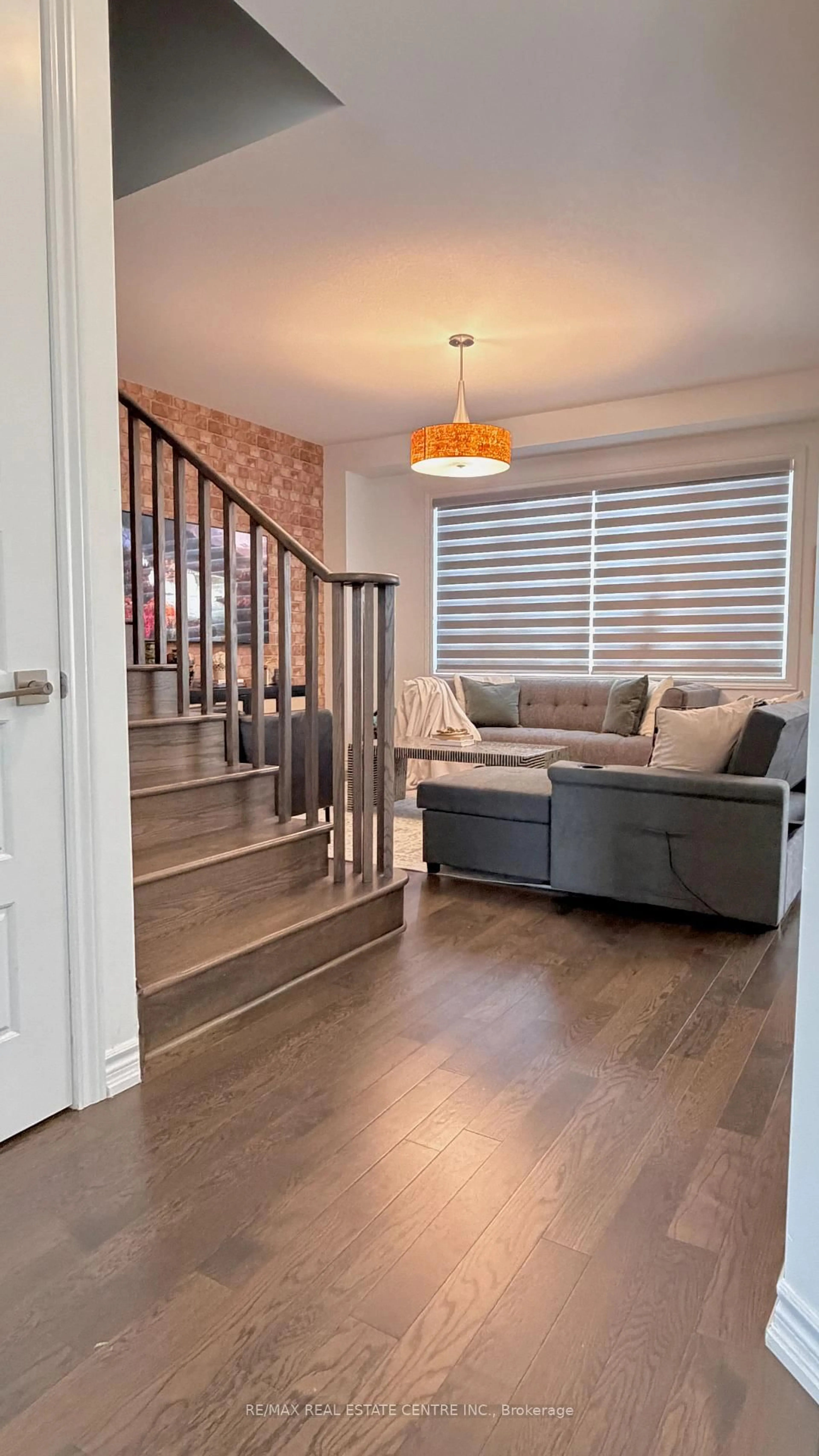 Indoor entryway for 15 Charm Pl, Thorold Ontario L2V 0K2