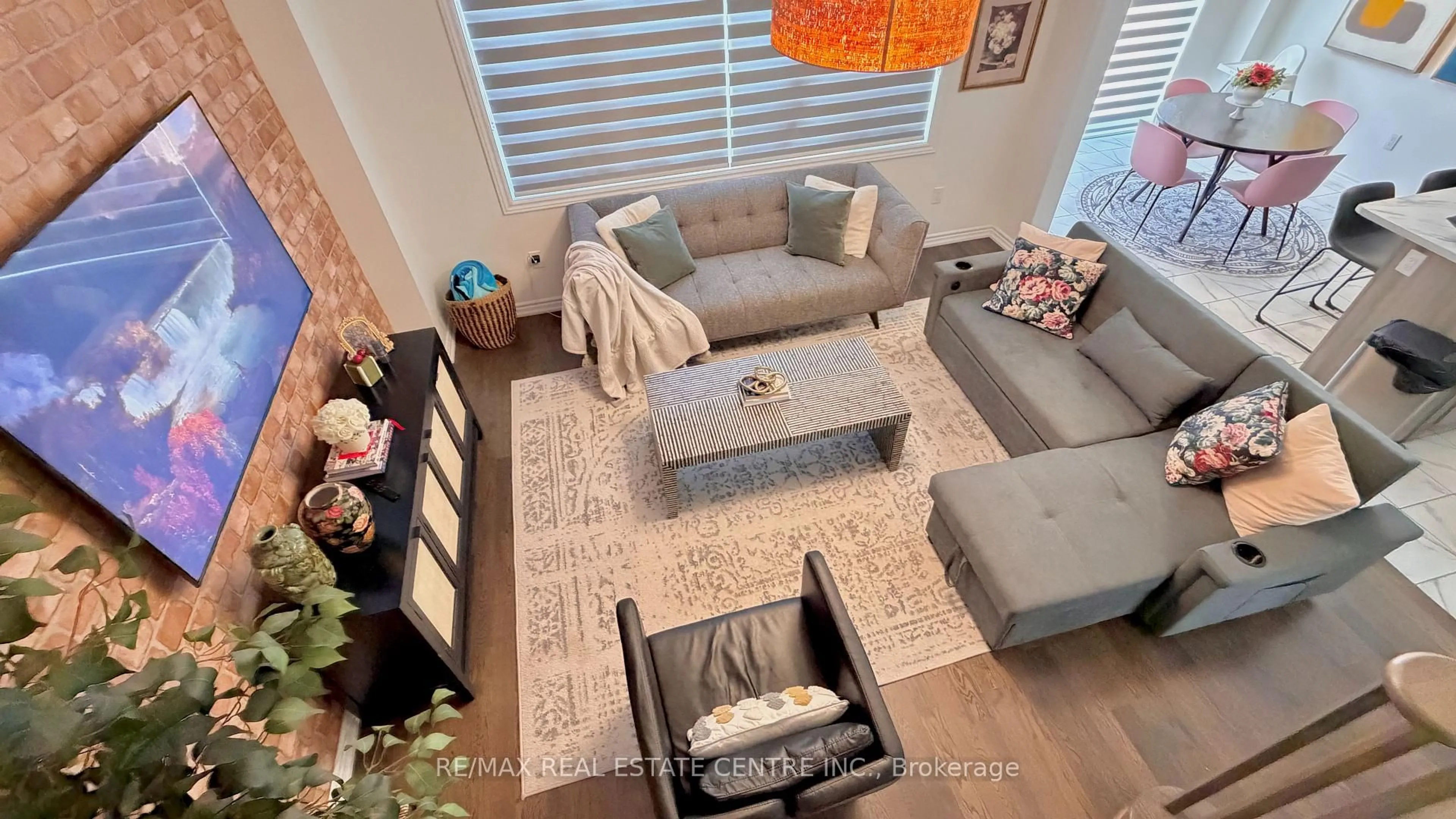 Living room with furniture, unknown for 15 Charm Pl, Thorold Ontario L2V 0K2