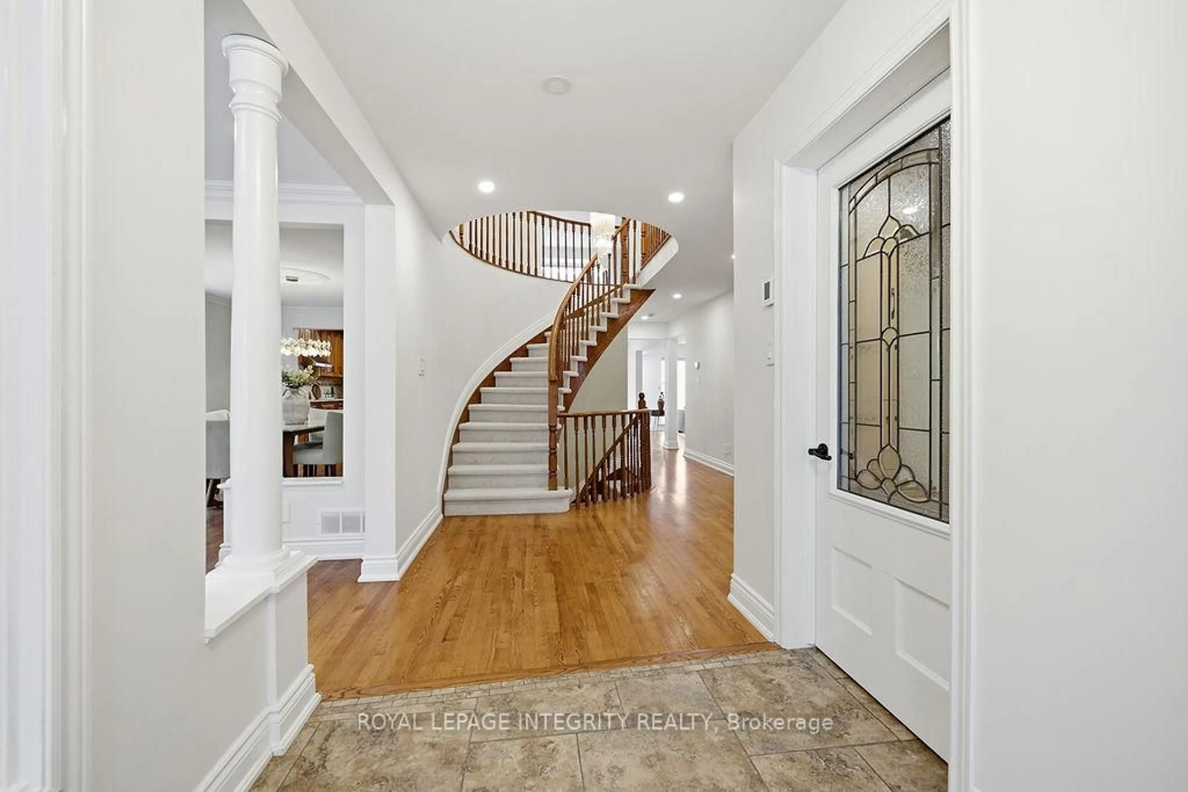 Indoor entryway for 50 Rosenfeld Cres, Ottawa Ontario K2K 2L2