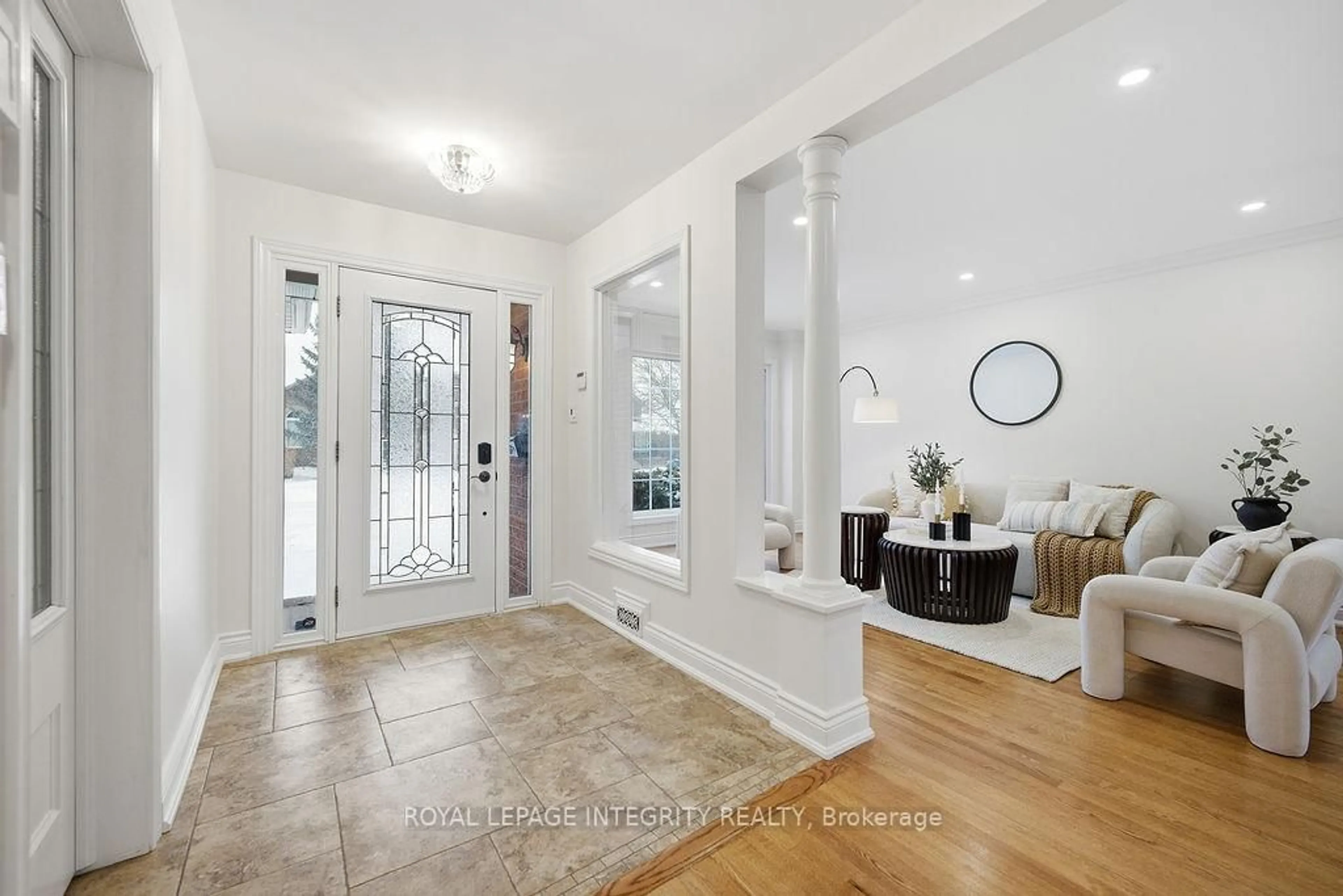 Indoor entryway for 50 Rosenfeld Cres, Ottawa Ontario K2K 2L2