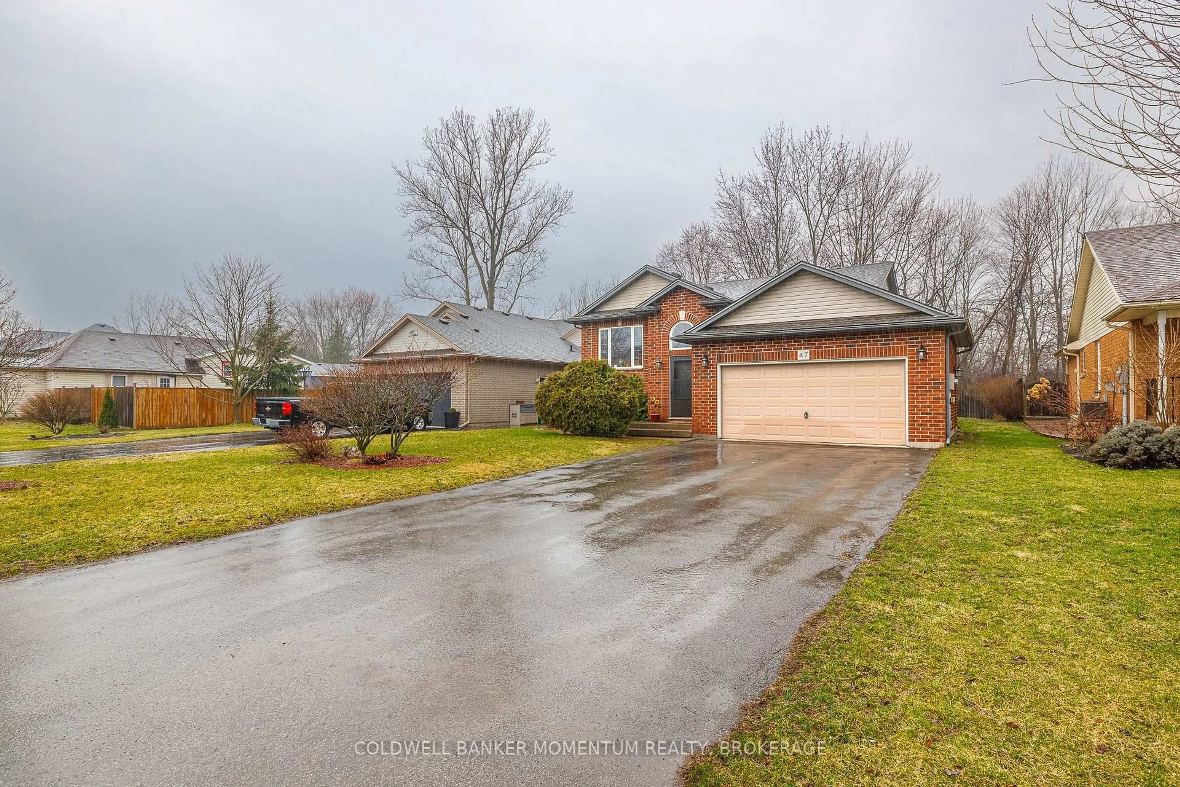 A pic from outside/outdoor area/front of a property/back of a property/a pic from drone, water/lake/river/ocean view for 47 Thorold Ave, Thorold Ontario L0S 1K0