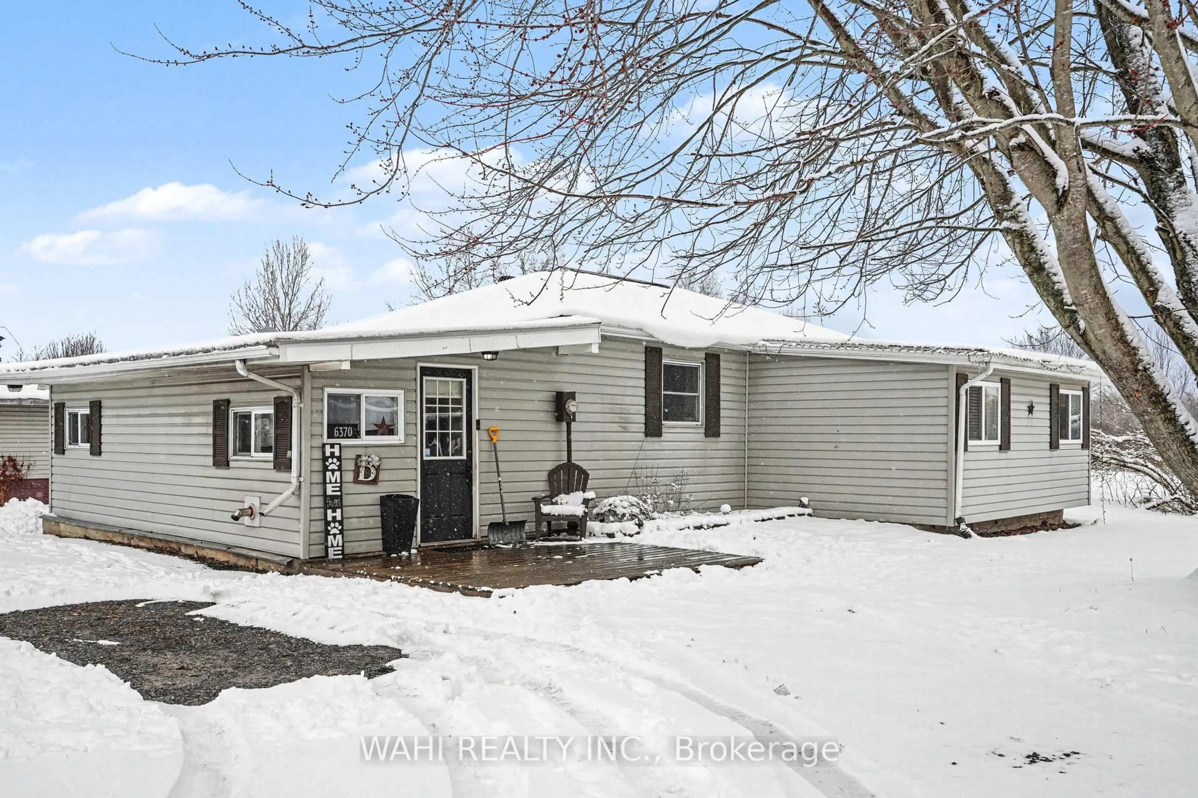 Home with vinyl exterior material, unknown for 6370 6th Concession Rd, Augusta Ontario K6V 5T2