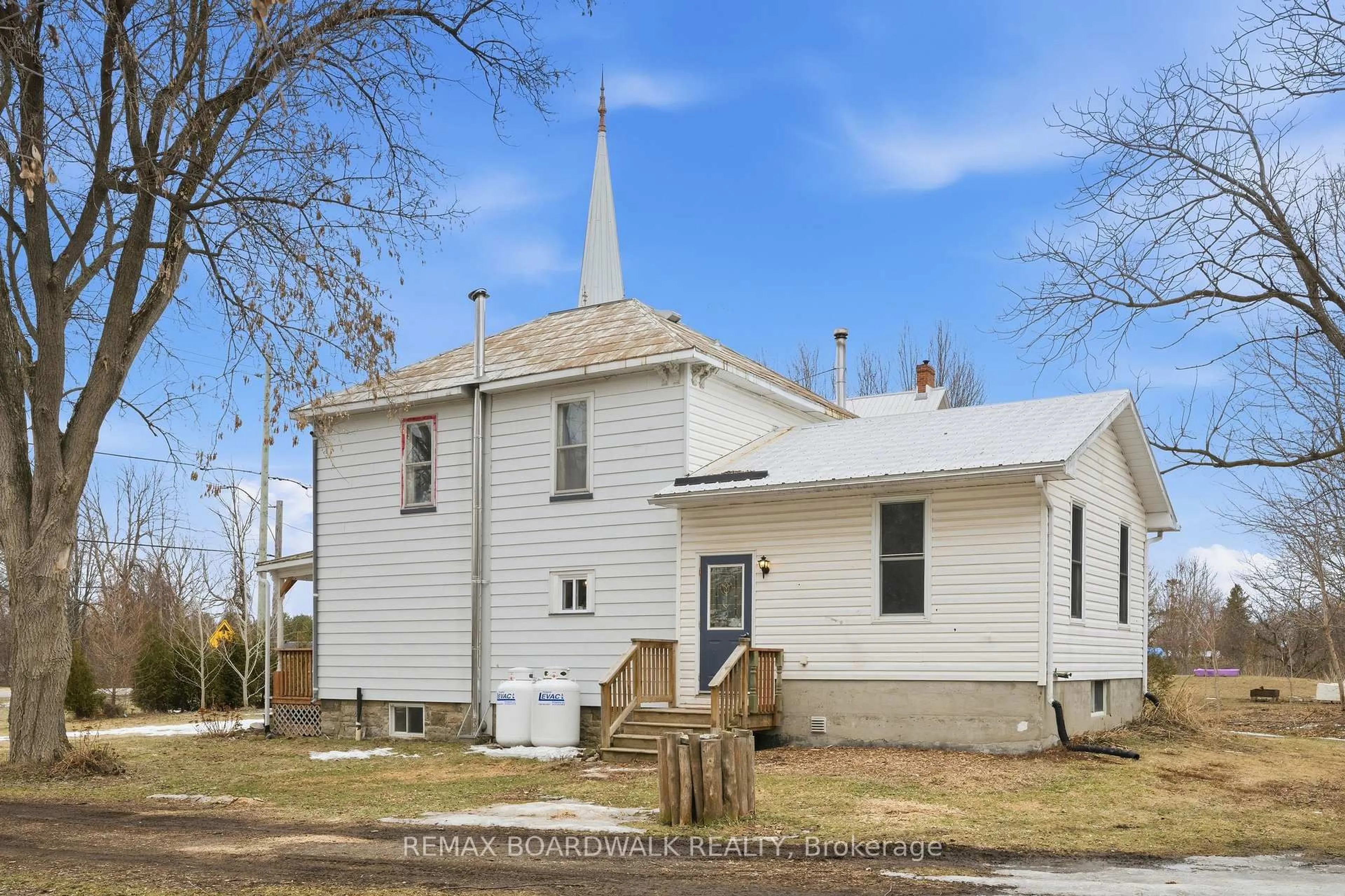 A pic from outside/outdoor area/front of a property/back of a property/a pic from drone, street for 711 County Road 21 Rd, Edwardsburgh/Cardinal Ontario K0E 1X0