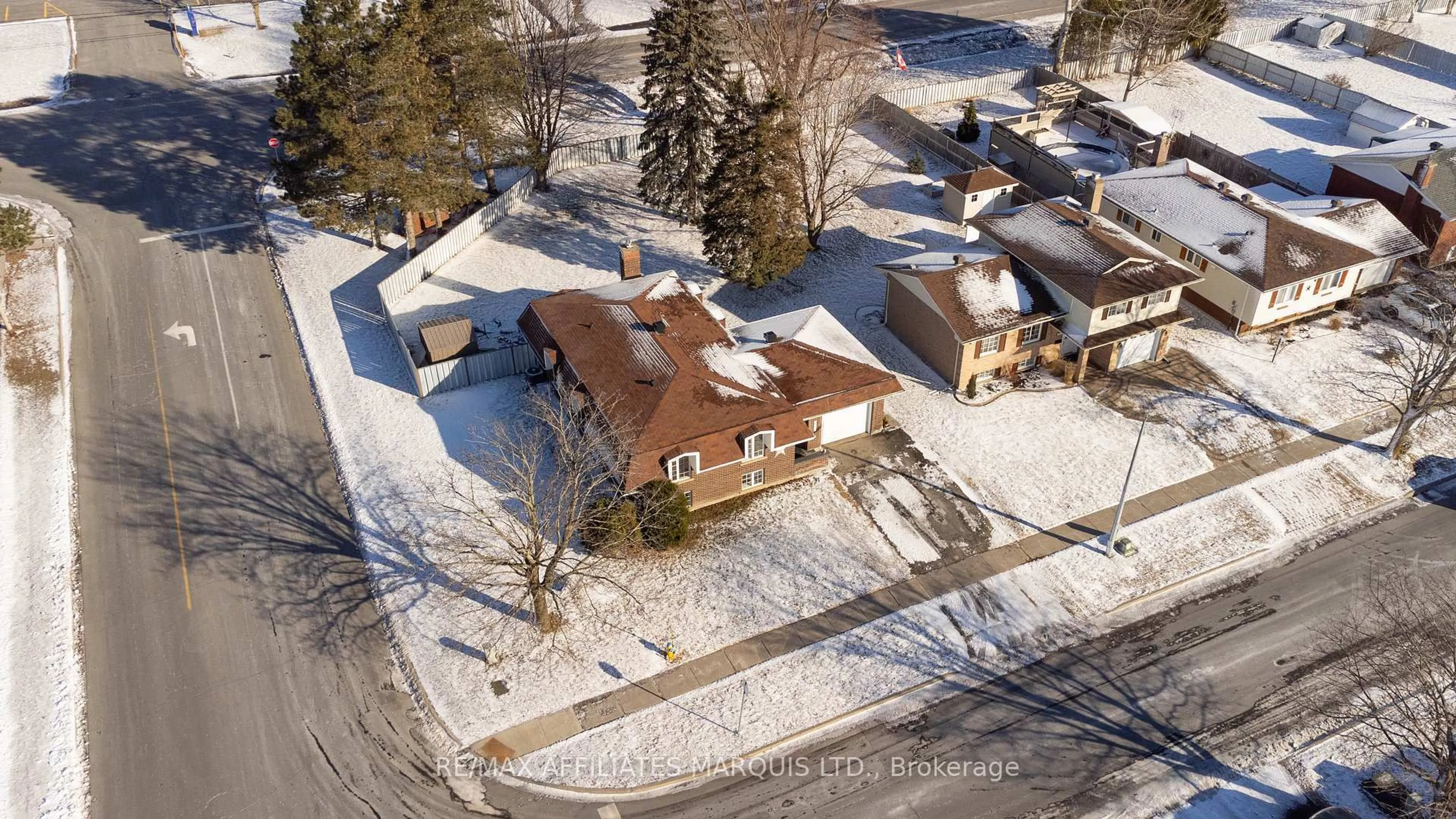 A pic from outside/outdoor area/front of a property/back of a property/a pic from drone, street for 1901 Concorde Ave, Cornwall Ontario K6H 6M3