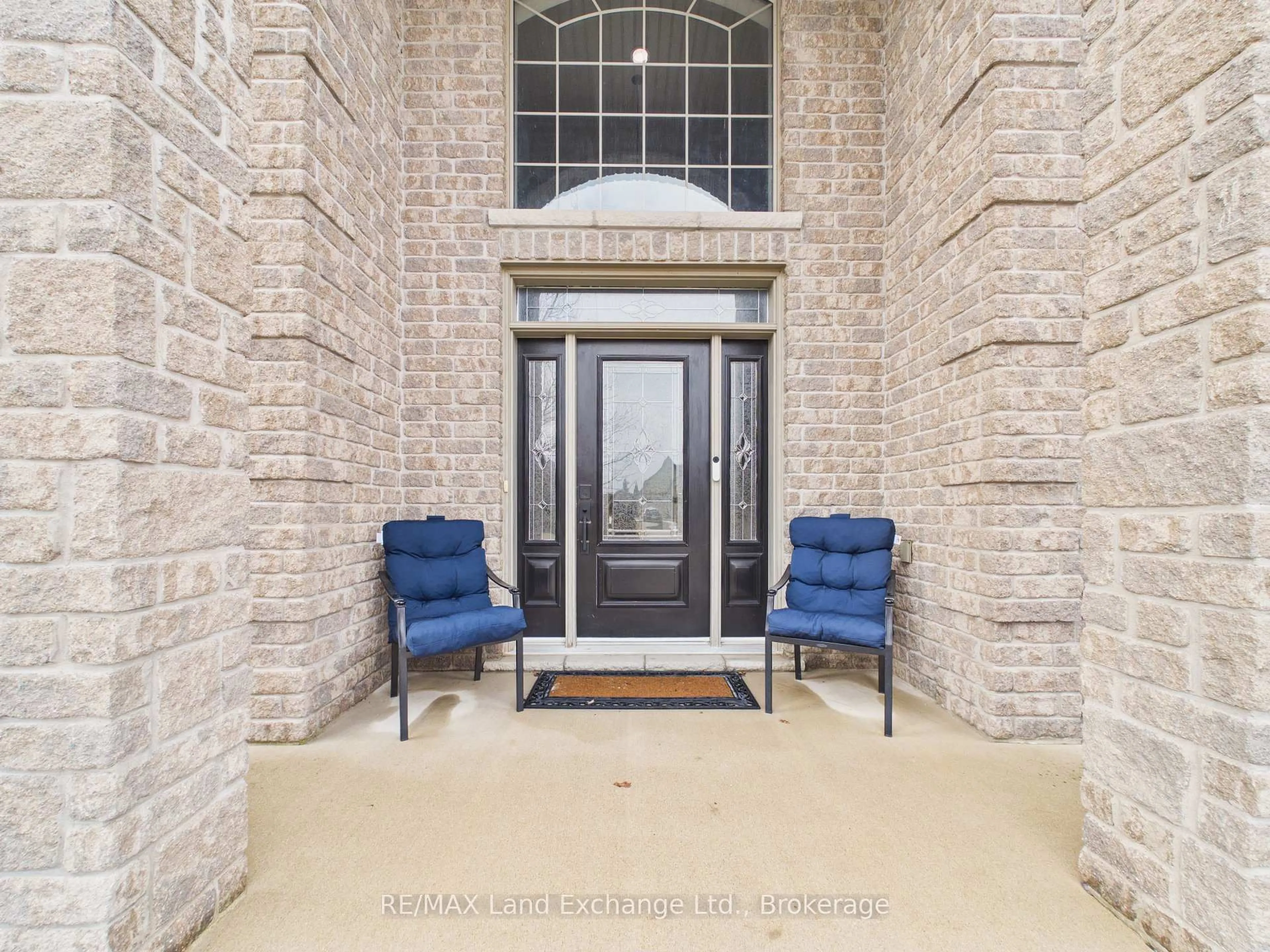 Indoor entryway for 4 Scott Cres, Huron-Kinloss Ontario N2Z 0C6