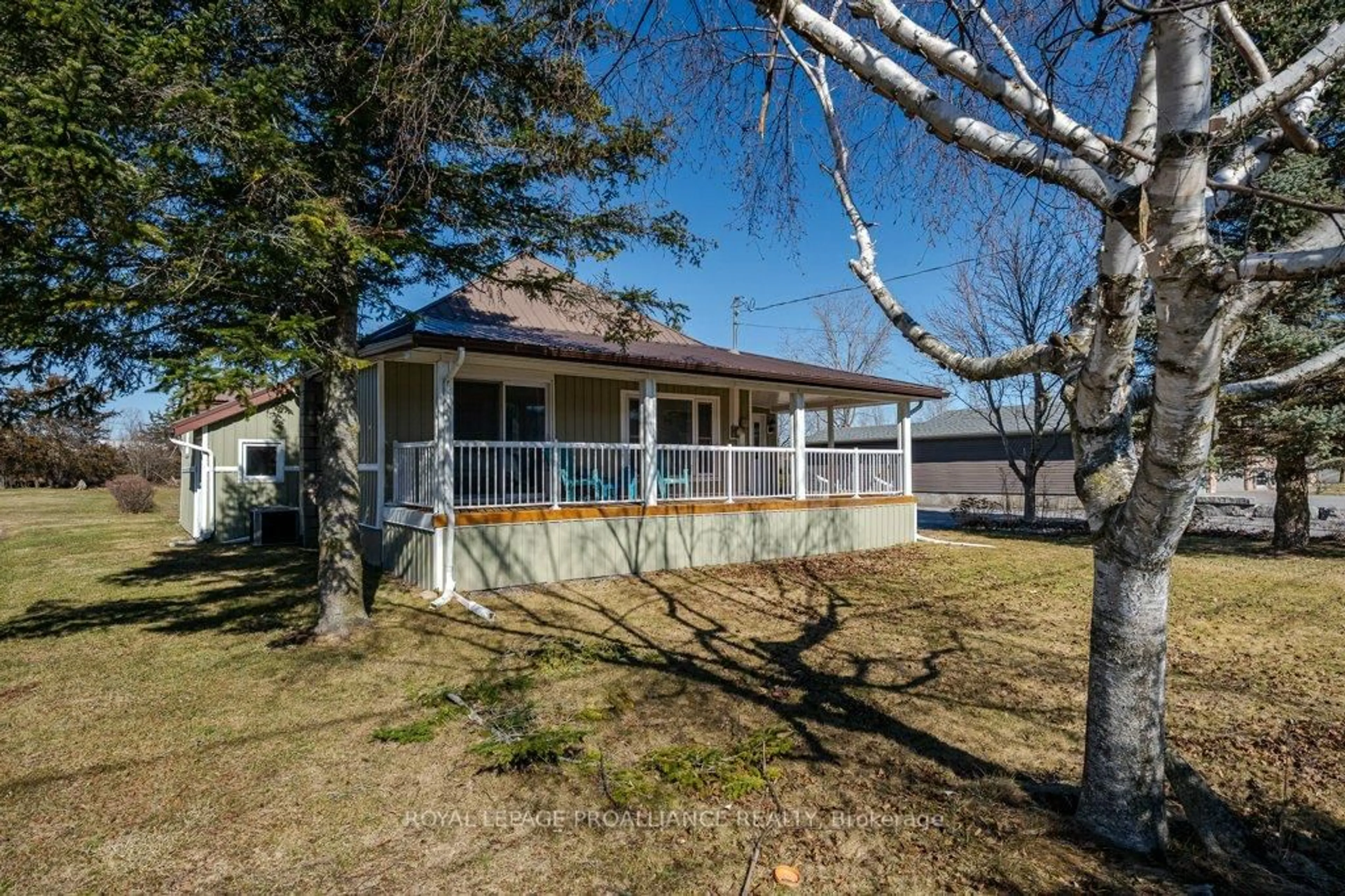 A pic from outside/outdoor area/front of a property/back of a property/a pic from drone, street for 262 South Trent St, Quinte West Ontario K0K 1C0