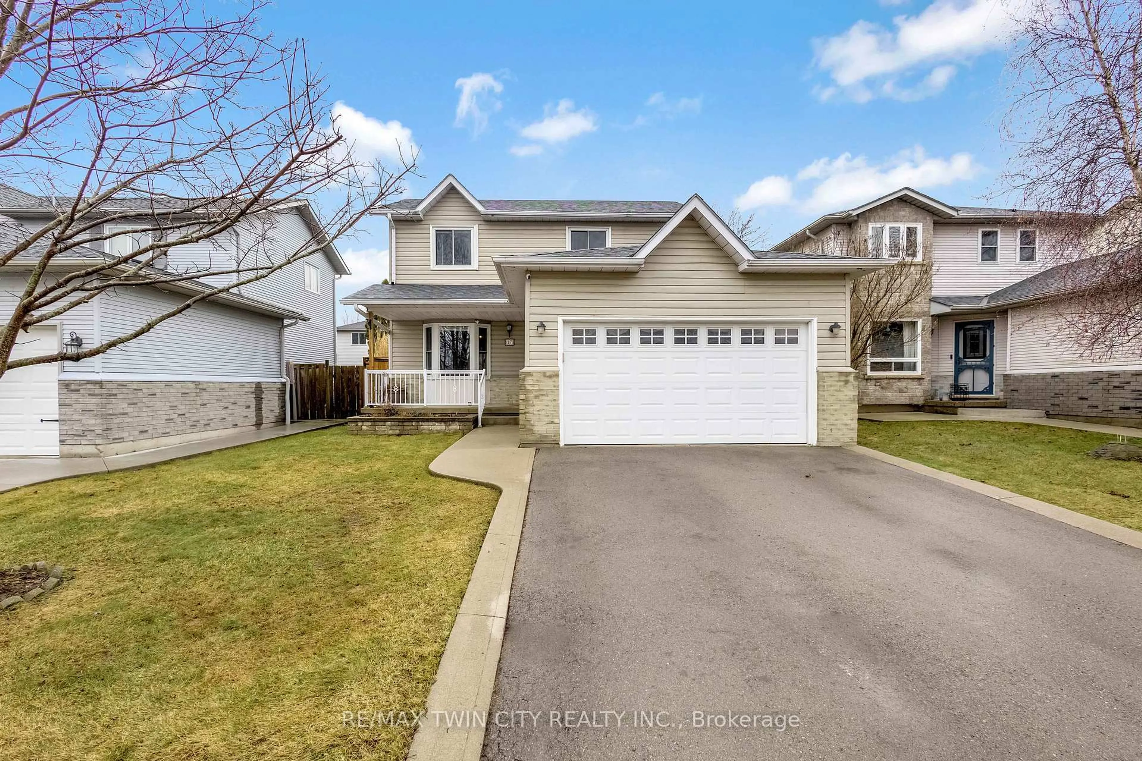 Home with vinyl exterior material, street for 17 Burnside Dr, Haldimand Ontario N3W 2K4