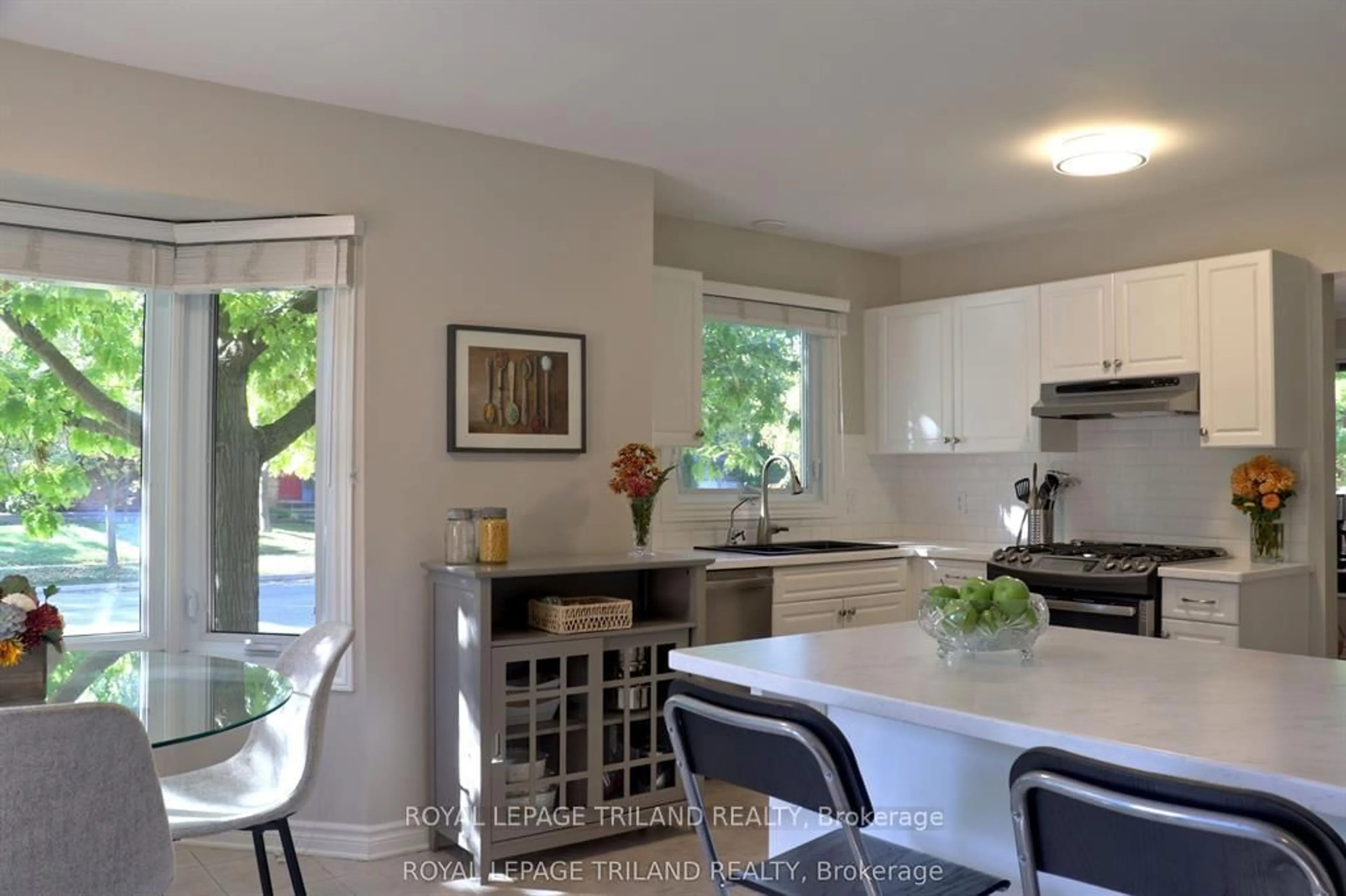 Open concept kitchen, ceramic/tile floor for 70 Sunnyside Dr #1, London North Ontario N5X 3W4