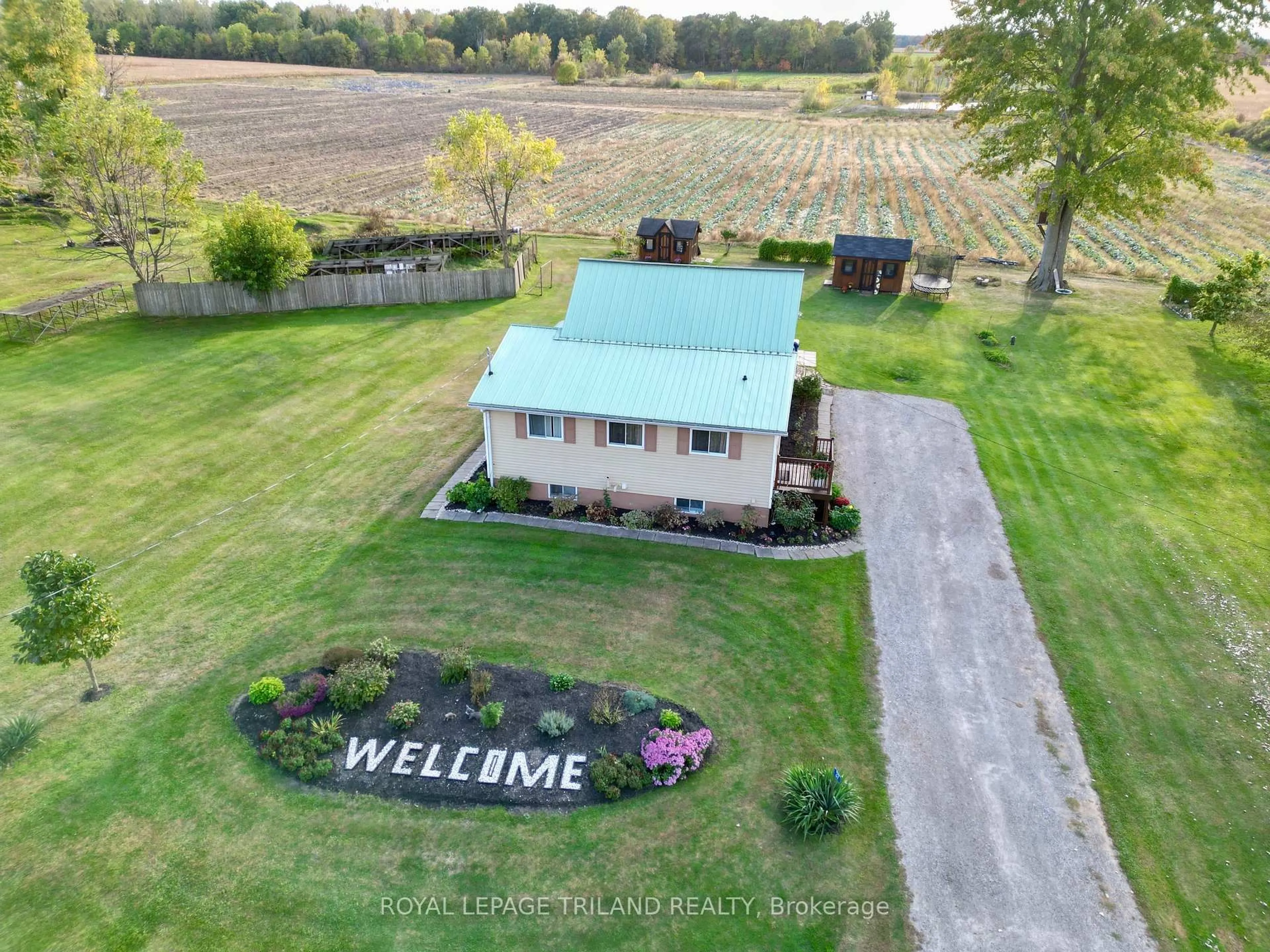 A pic from outside/outdoor area/front of a property/back of a property/a pic from drone, water/lake/river/ocean view for 37 Broadway St, Newbury Ontario N0L 1Z0
