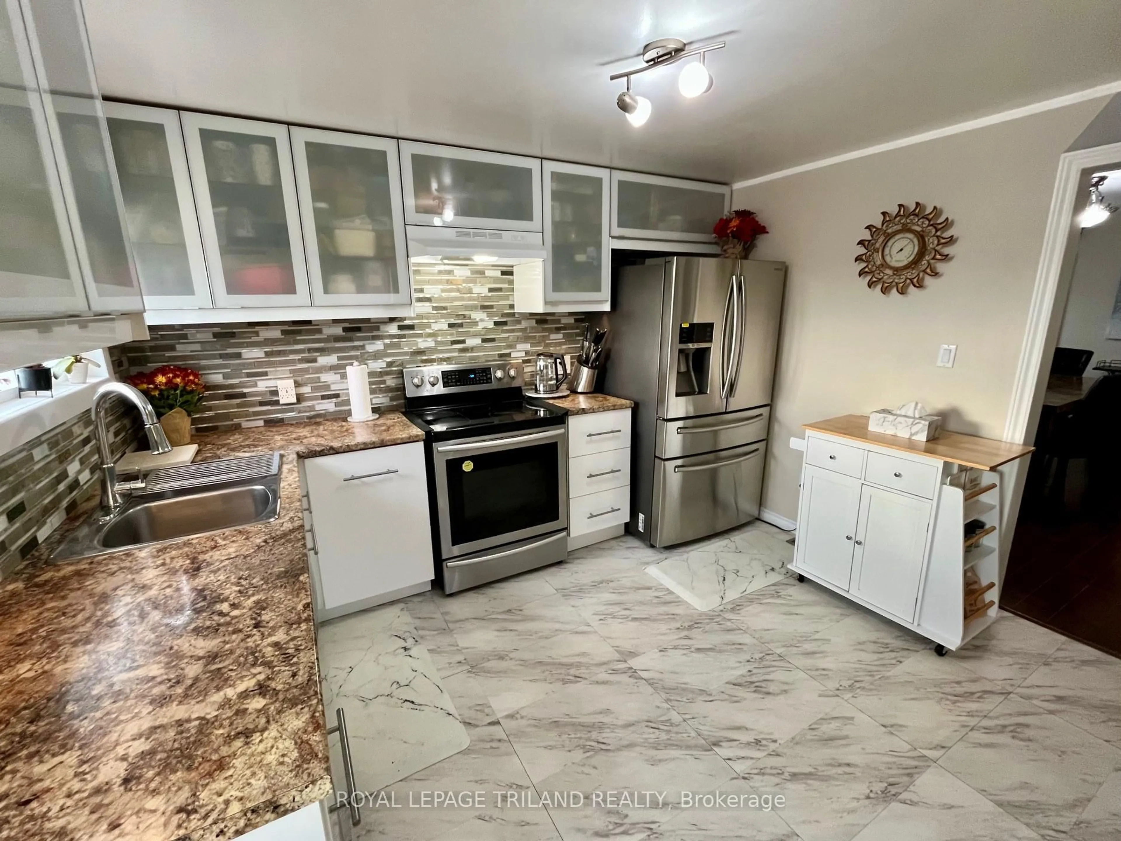 Open concept kitchen, ceramic/tile floor for 37 Broadway St, Newbury Ontario N0L 1Z0