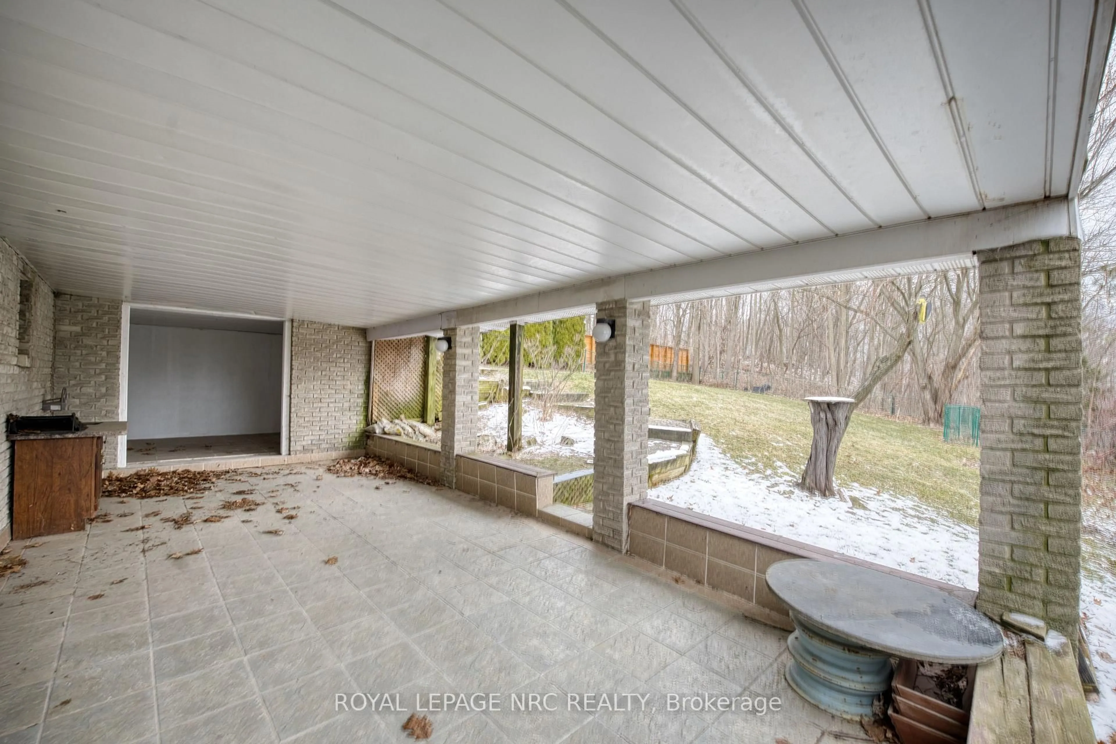 Unknown for 61 Tremont Dr, St. Catharines Ontario L2T 3Y9