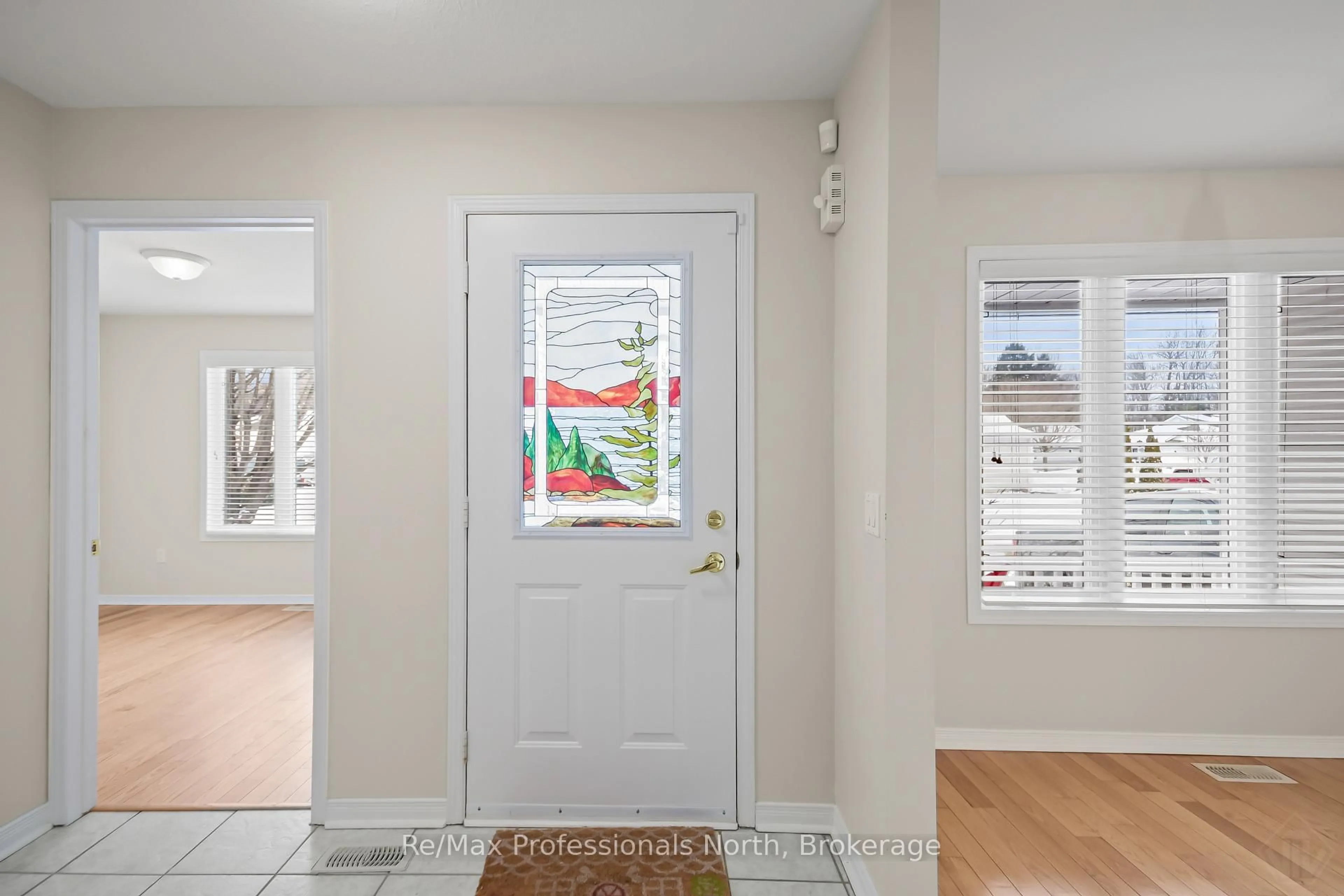 Indoor entryway for 111 Pineridge Gate, Gravenhurst Ontario P1P 1Z2