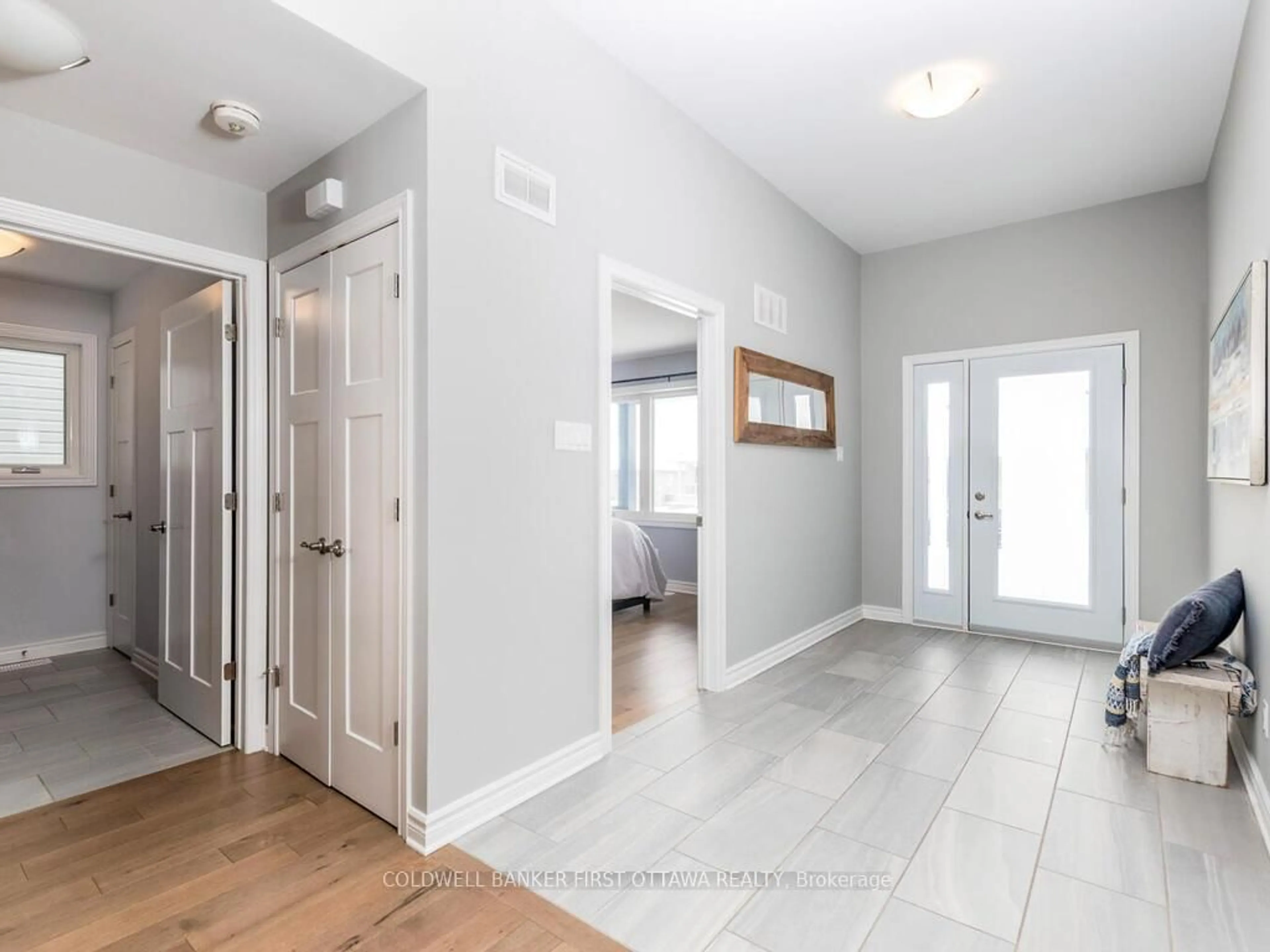 Indoor entryway for 627 Bracewell St, Almonte Ontario K0A 1A0