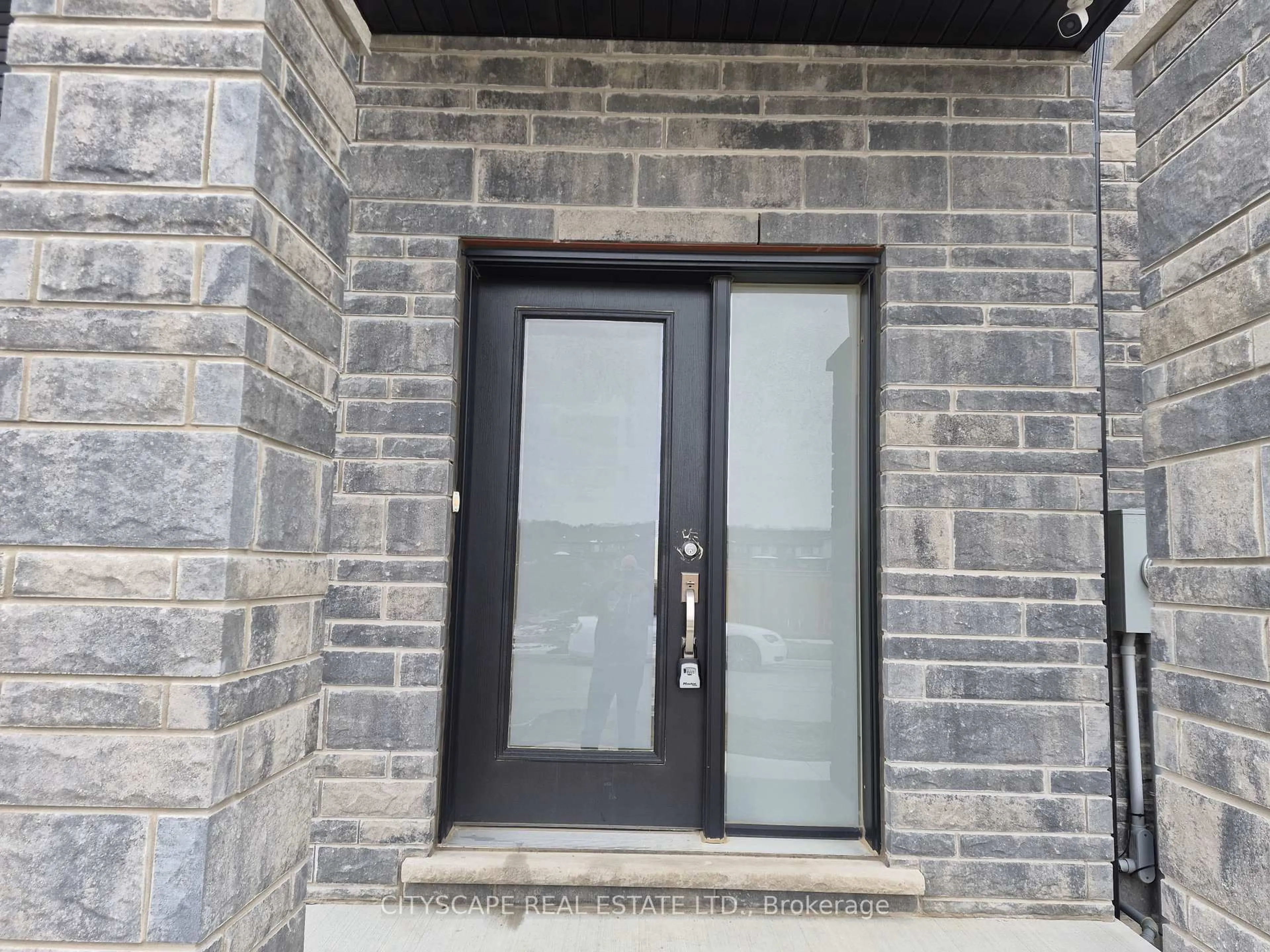 Indoor entryway for 7 Saffron Way, Pelham Ontario L0S 1E1