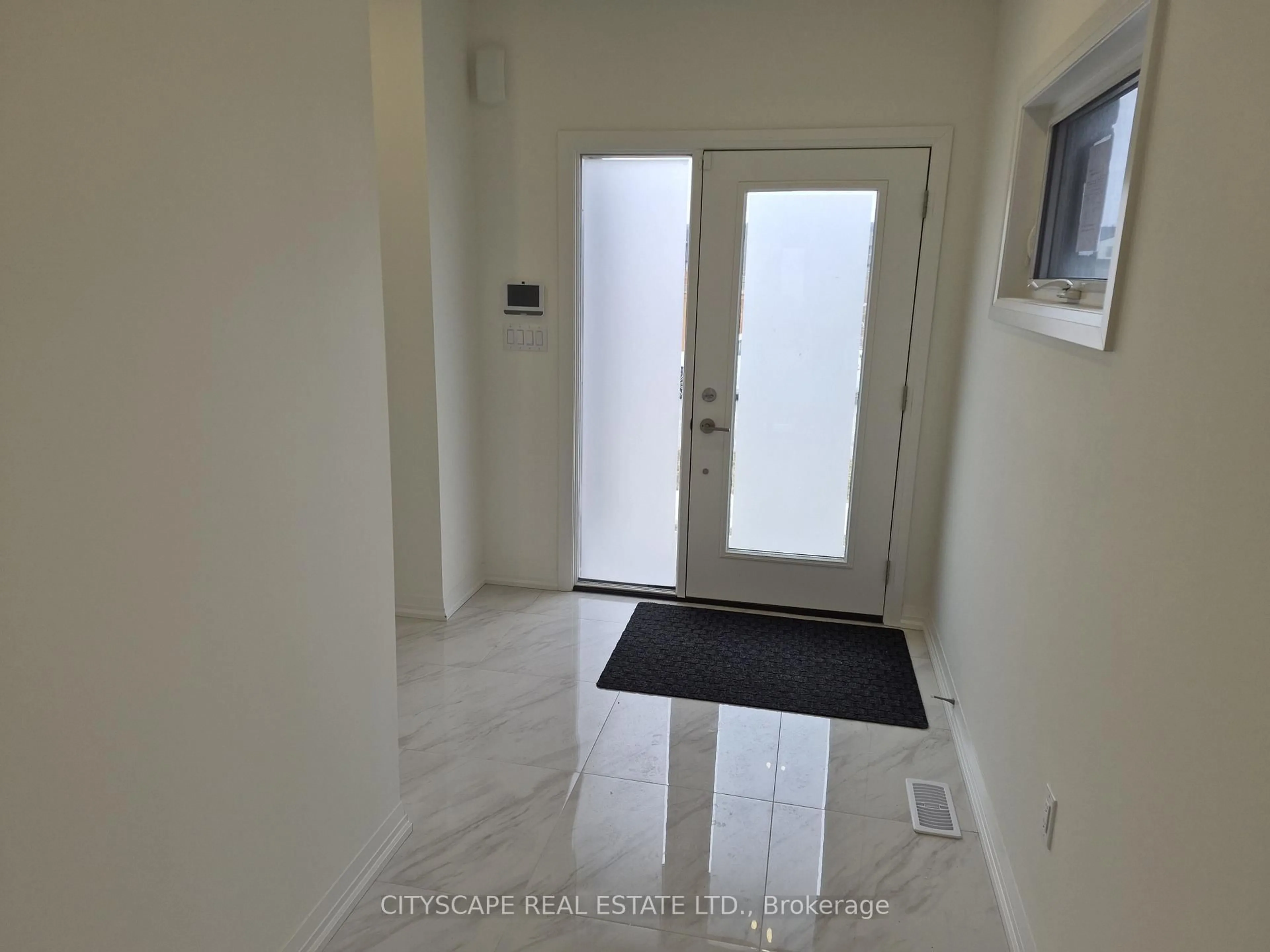 Indoor entryway for 7 Saffron Way, Pelham Ontario L0S 1E1