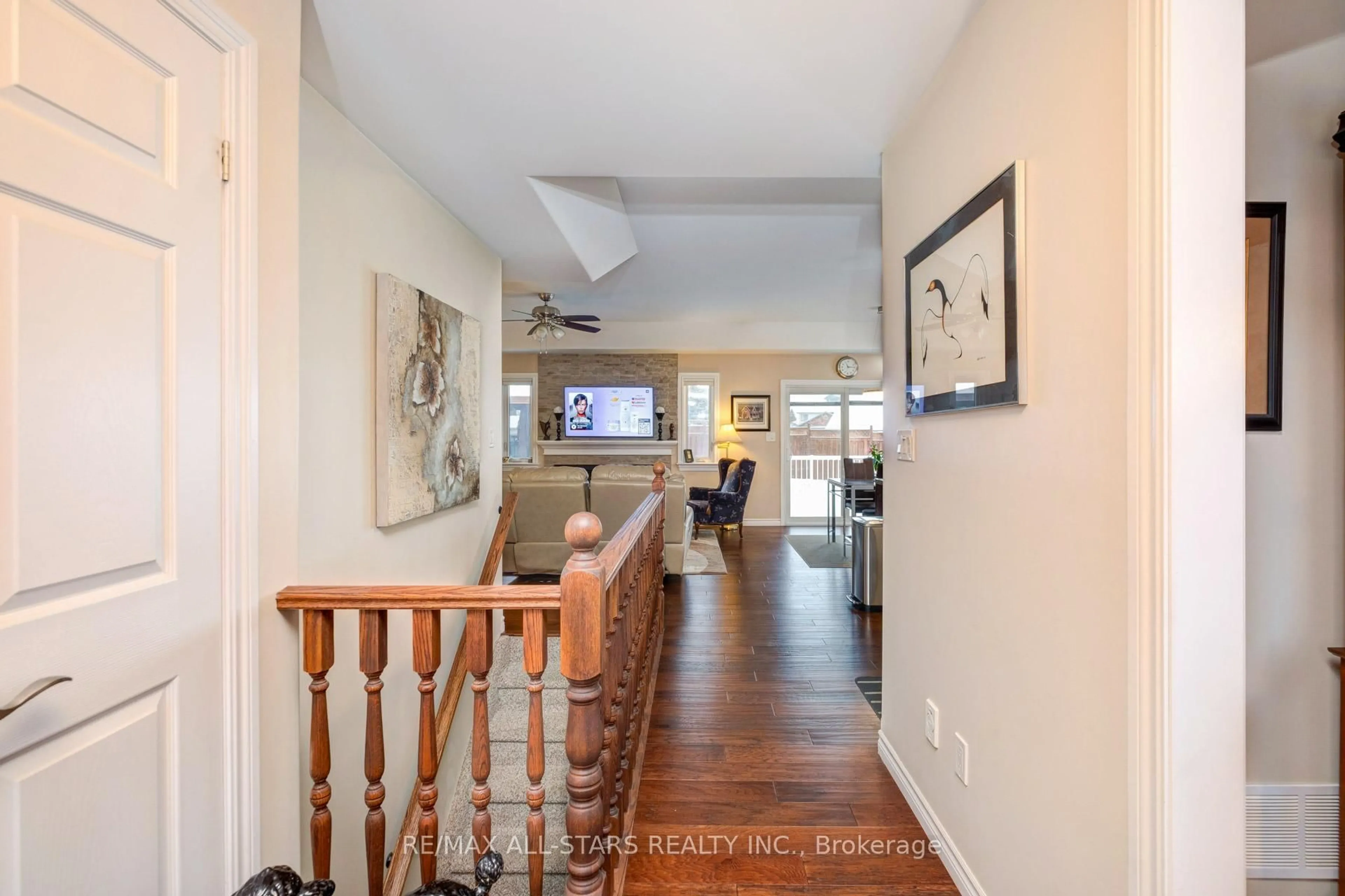 Indoor foyer for 65 Liam St, Kawartha Lakes Ontario K9V 0J4