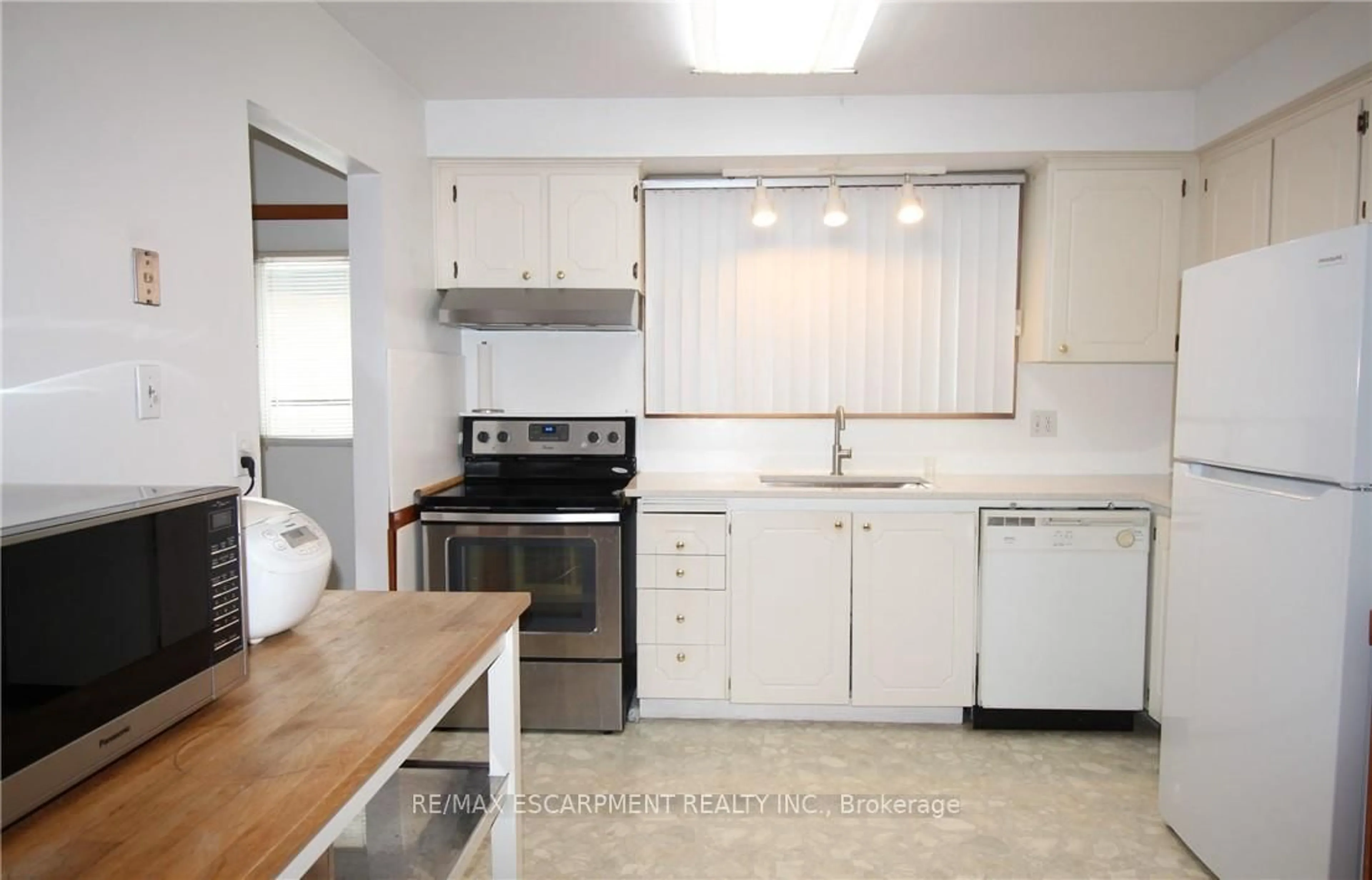 Standard kitchen, unknown for 234 Greencedar Dr, Hamilton Ontario L9C 6W6
