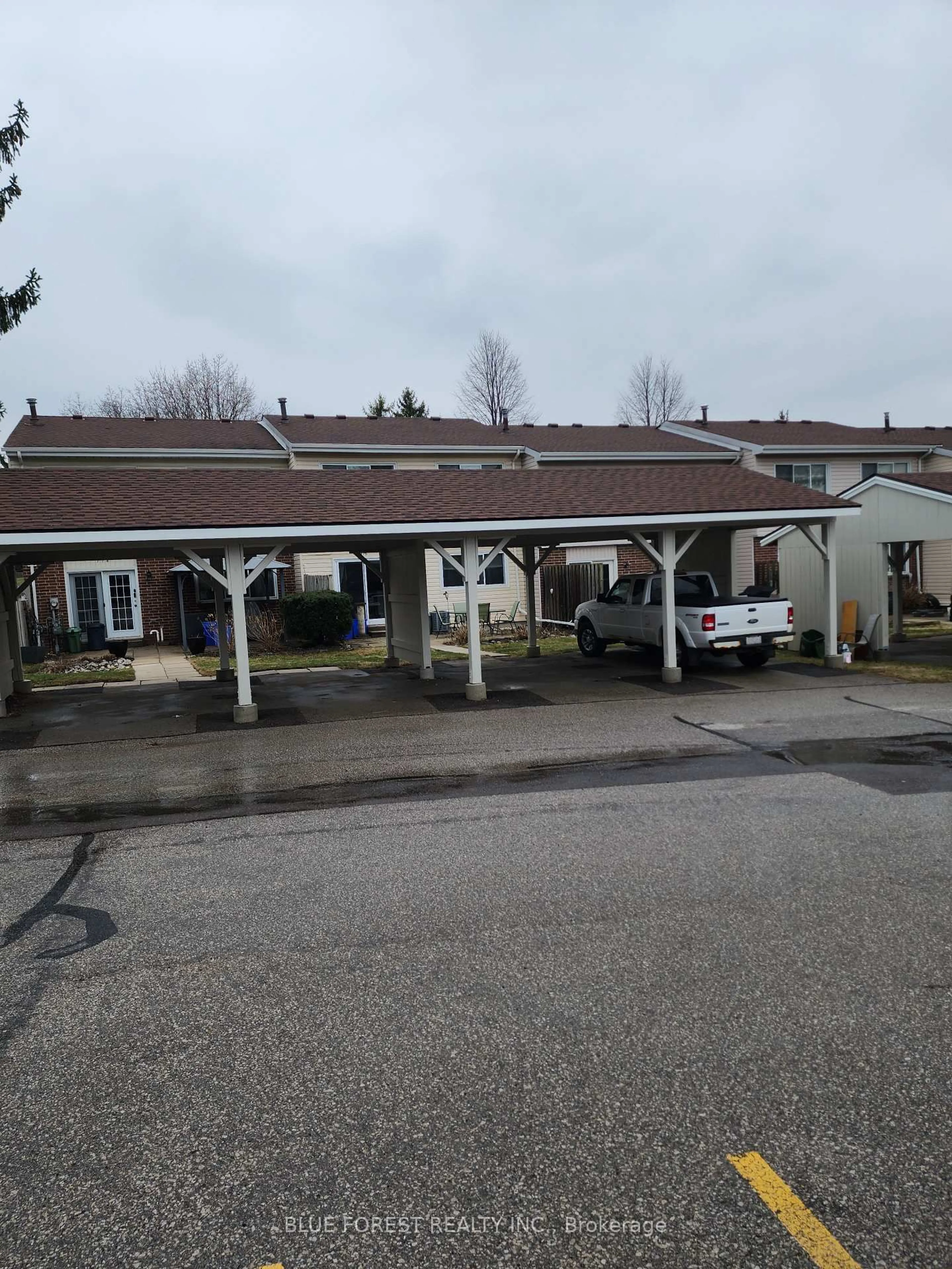 A pic from outside/outdoor area/front of a property/back of a property/a pic from drone, street for 775 Wilkins St, London South Ontario N6C 4Z9