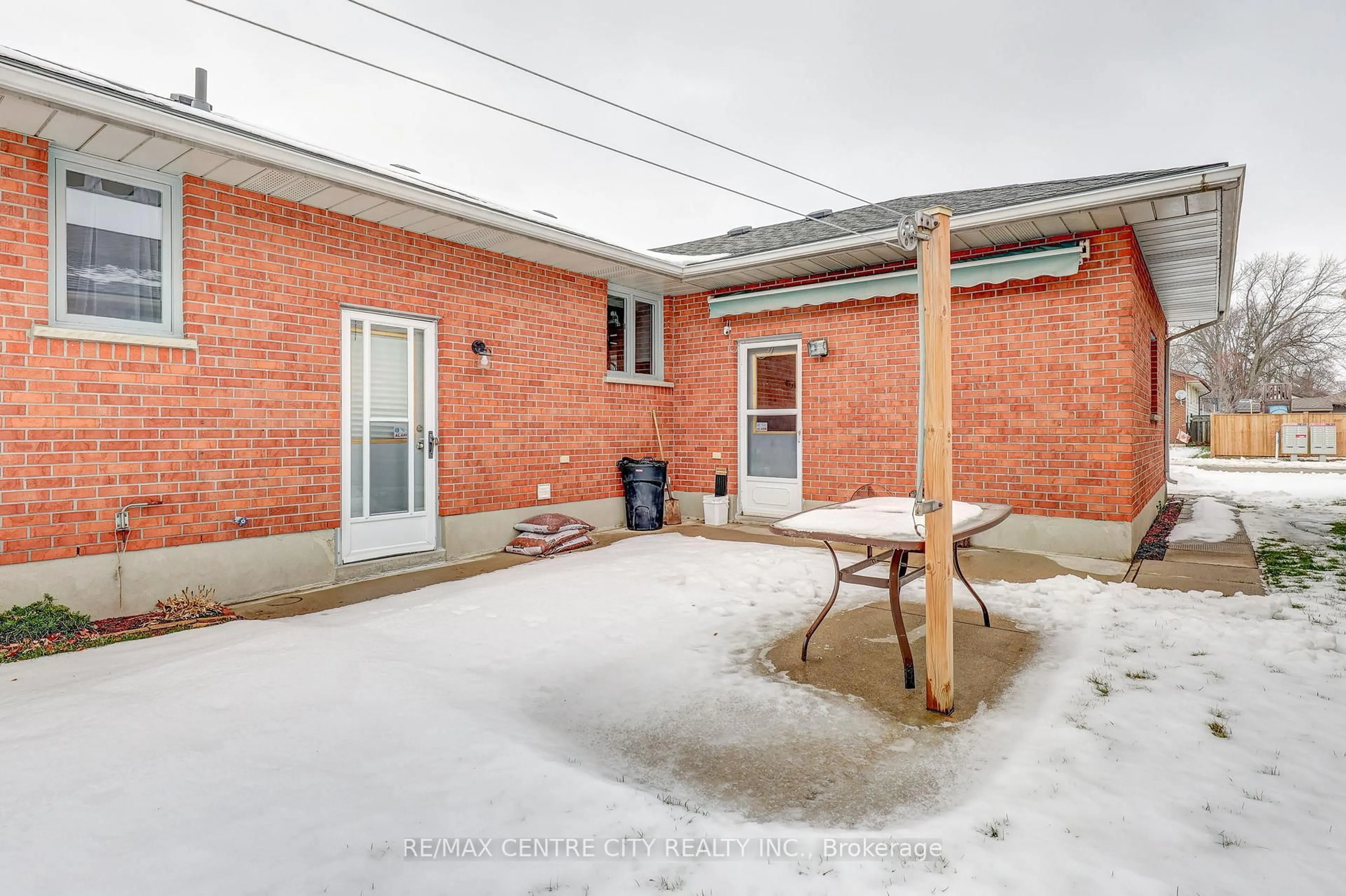 Patio, street for 95 Dufferin St, Aylmer Ontario N5H 2L9