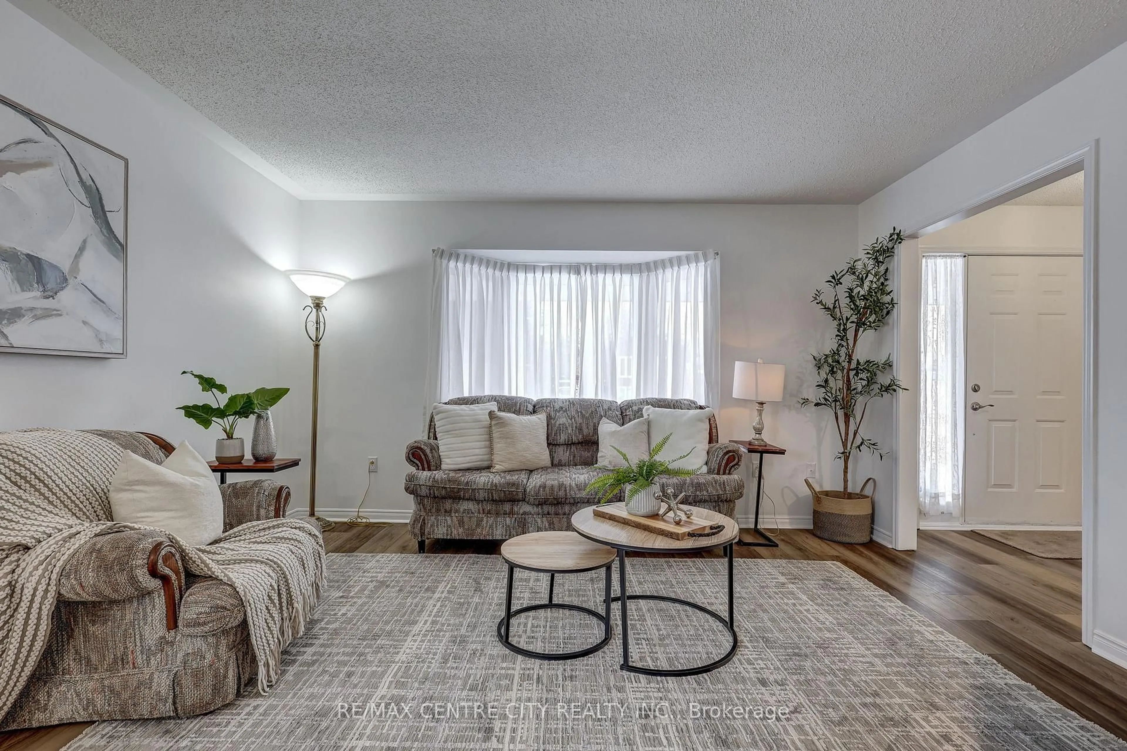 Living room with furniture, unknown for 95 Dufferin St, Aylmer Ontario N5H 2L9
