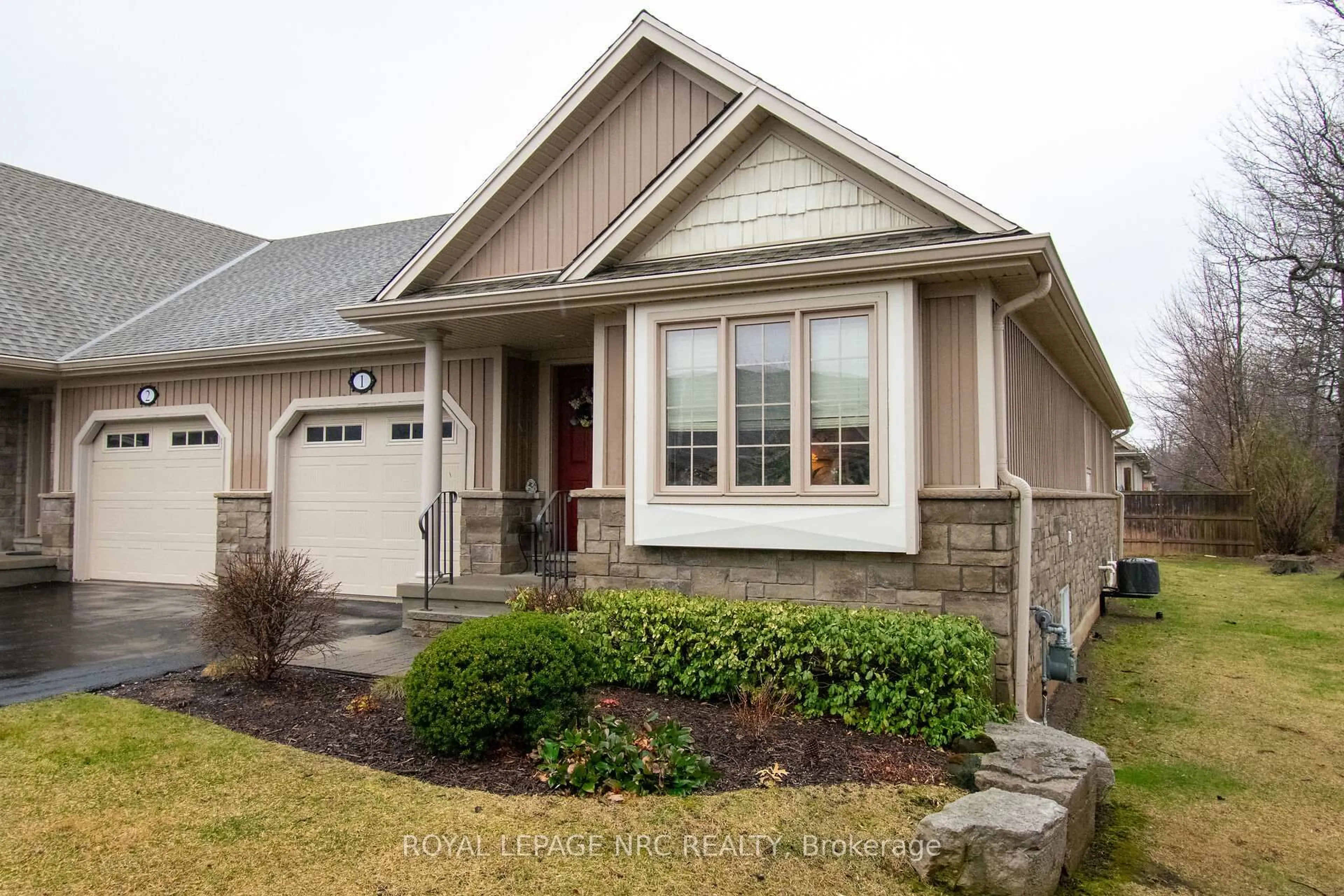 Home with vinyl exterior material, street for 603 Welland Ave #1, St. Catharines Ontario L2M 0A6