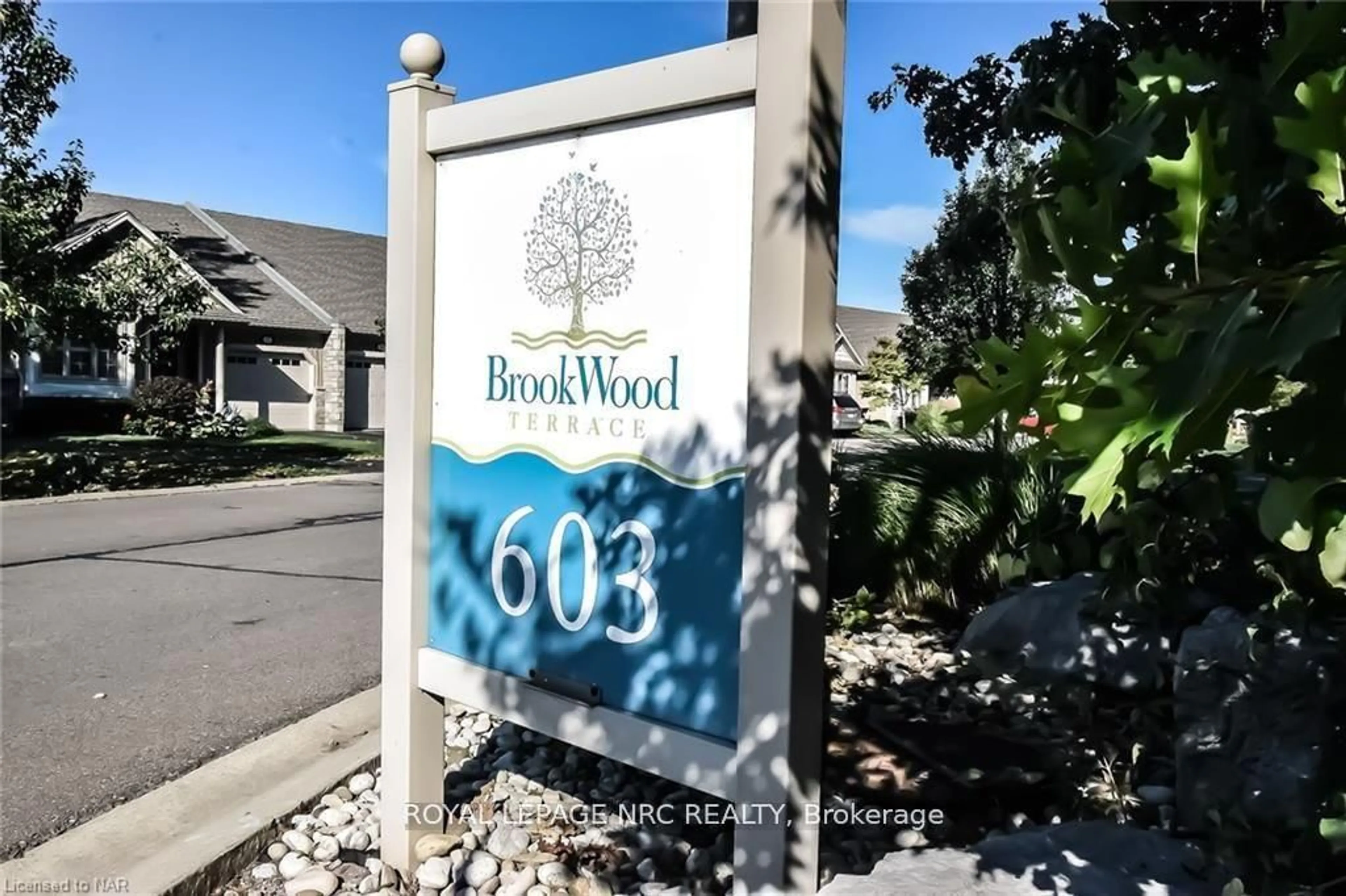 Indoor foyer for 603 Welland Ave #1, St. Catharines Ontario L2M 0A6