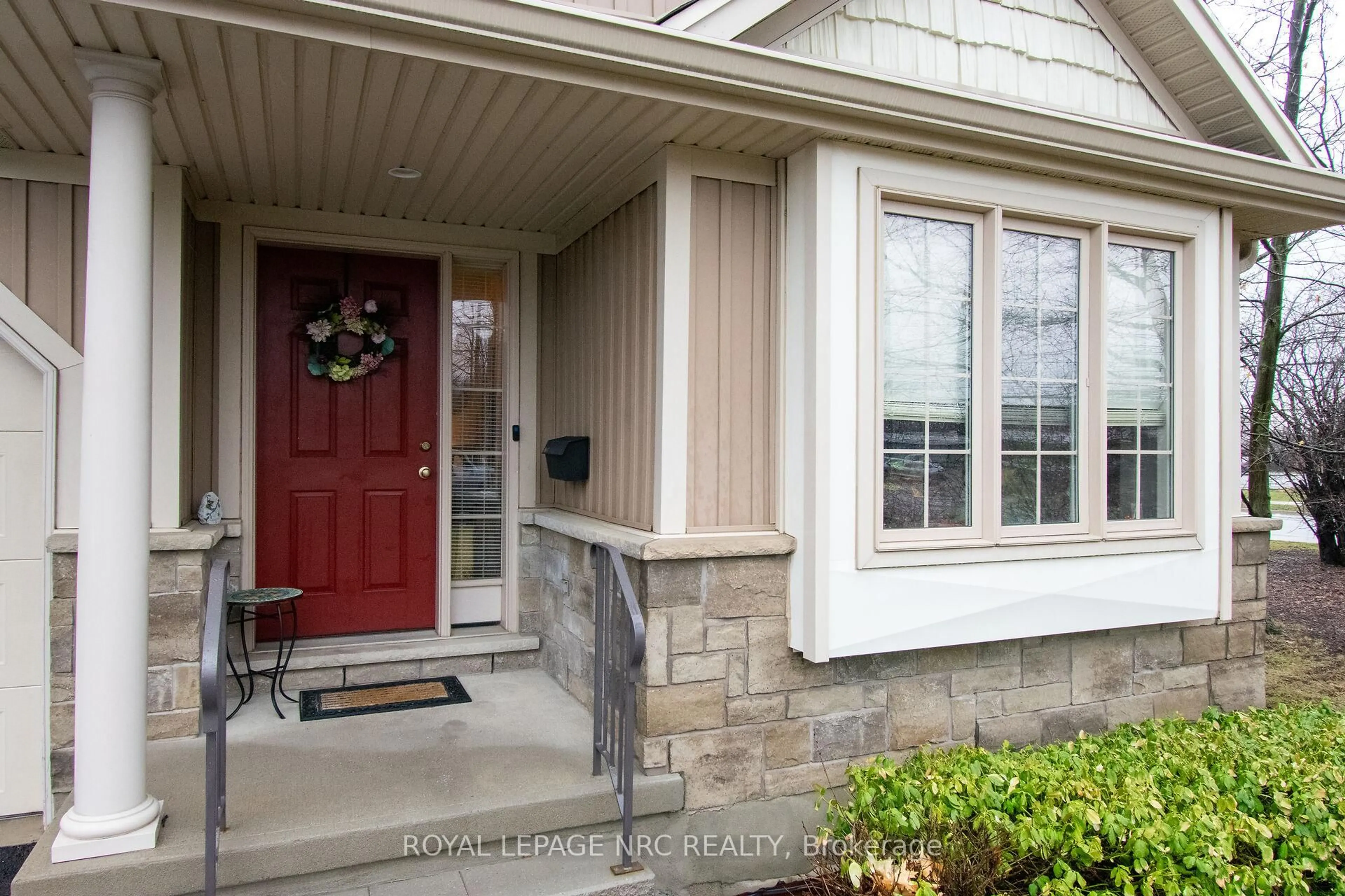 Indoor entryway for 603 Welland Ave #1, St. Catharines Ontario L2M 0A6