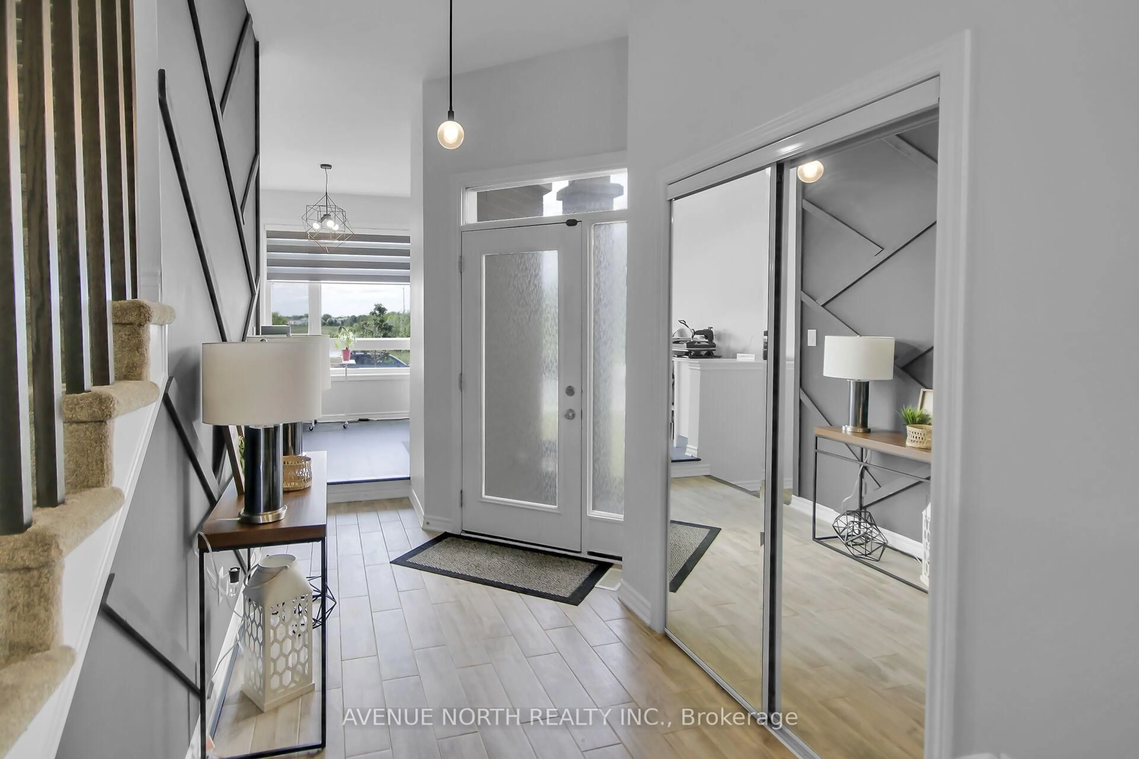 Indoor entryway for 4772 Abbott St, Ottawa Ontario K2V 0L4