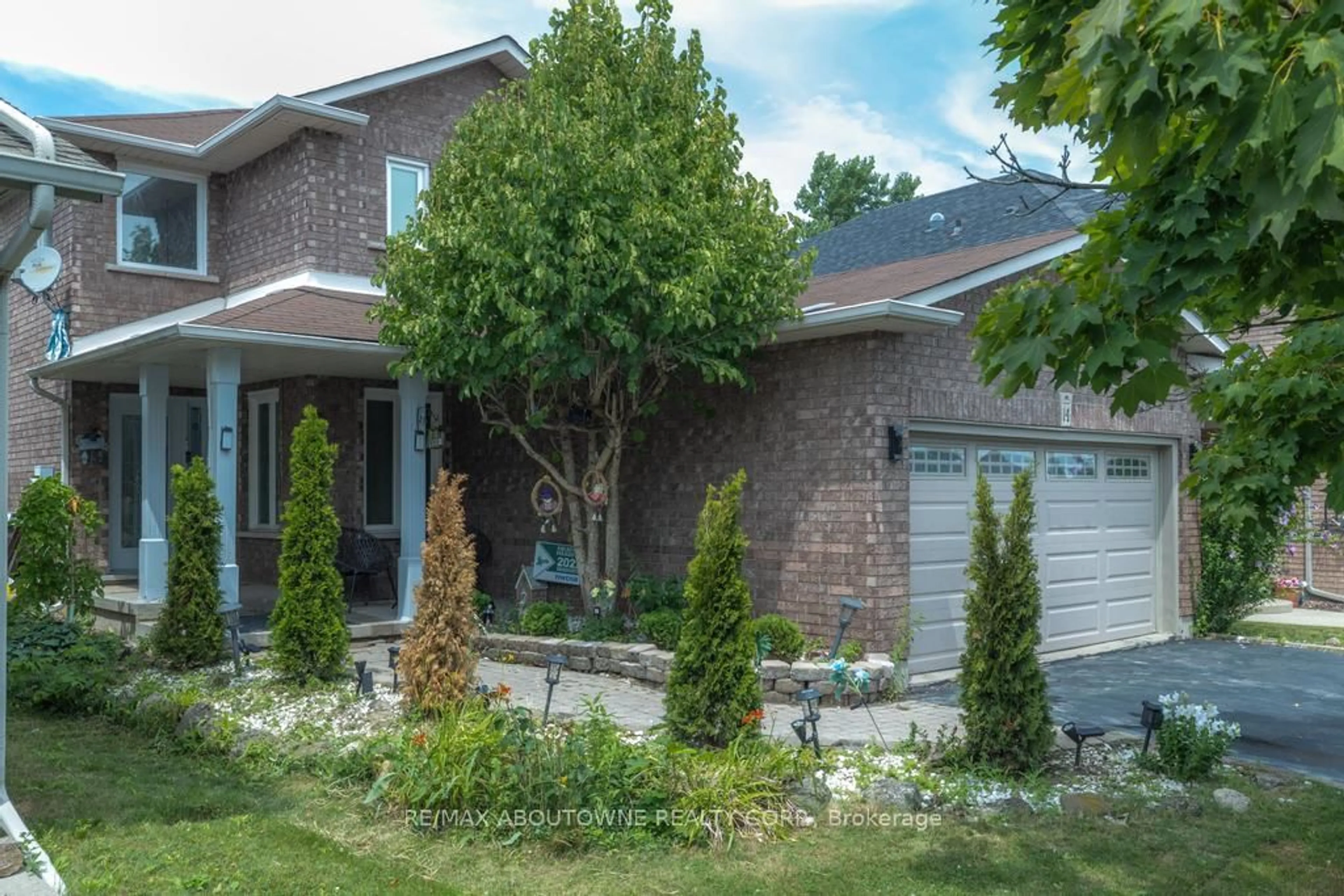 Home with brick exterior material, street for 14 SABLE Dr, Hamilton Ontario L9K 1K9
