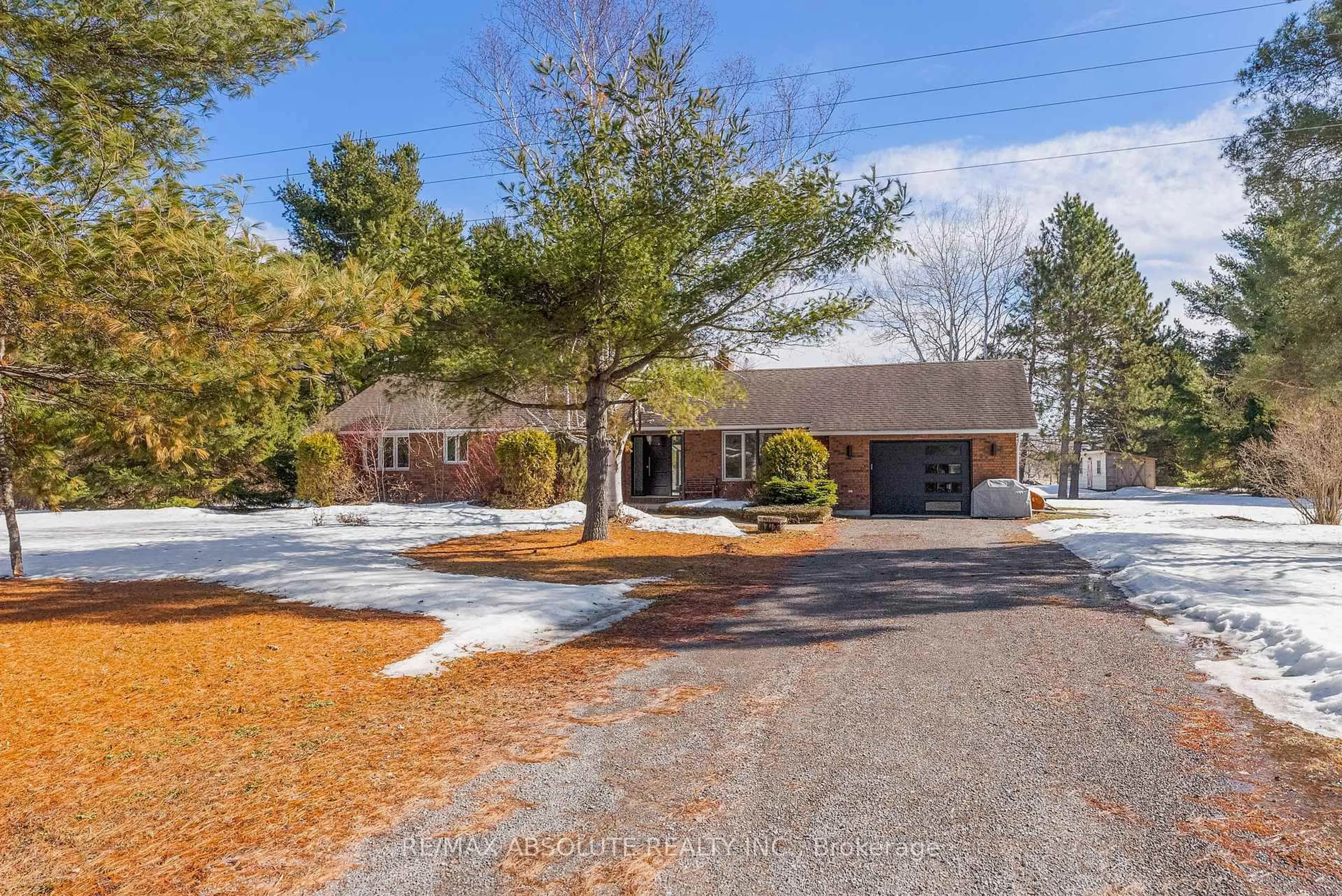 A pic from outside/outdoor area/front of a property/back of a property/a pic from drone, unknown for 213 Calabogie Rd, Arnprior Ontario K7S 3G8