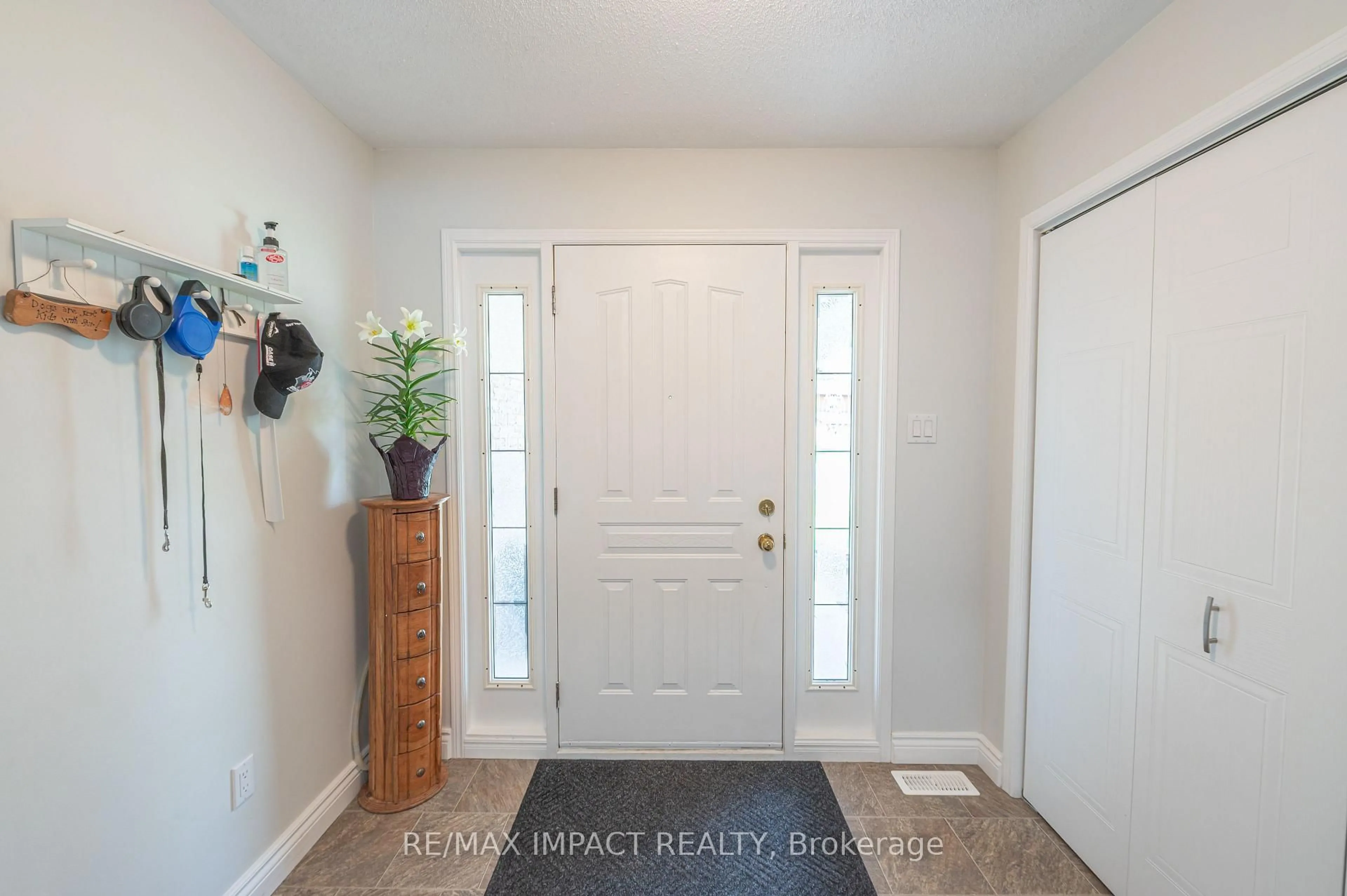 Indoor entryway for 10 Cedartree Lane, Kawartha Lakes Ontario K0M 1A0