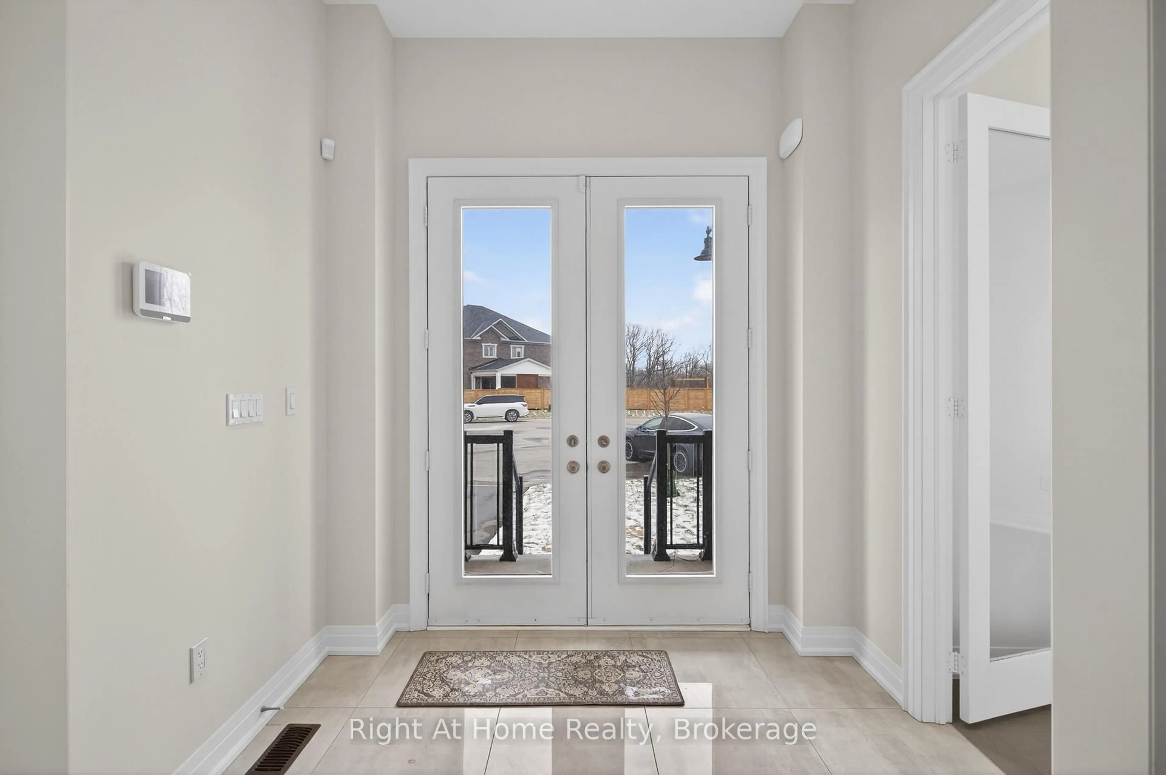 Indoor entryway for 94 Smokey Hollow Pl, Hamilton Ontario L0R 2H1