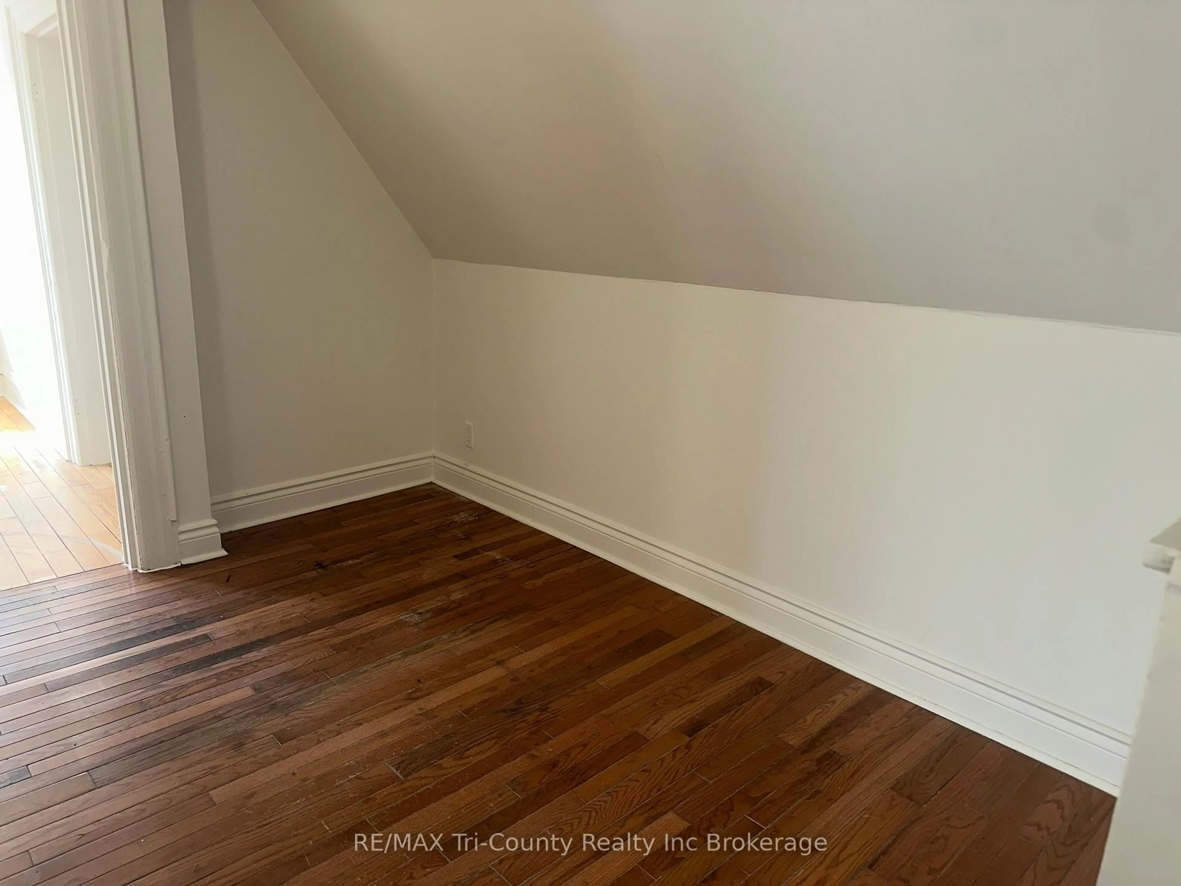 A pic of a room for 358 Glebe St, London East Ontario N5W 3T1