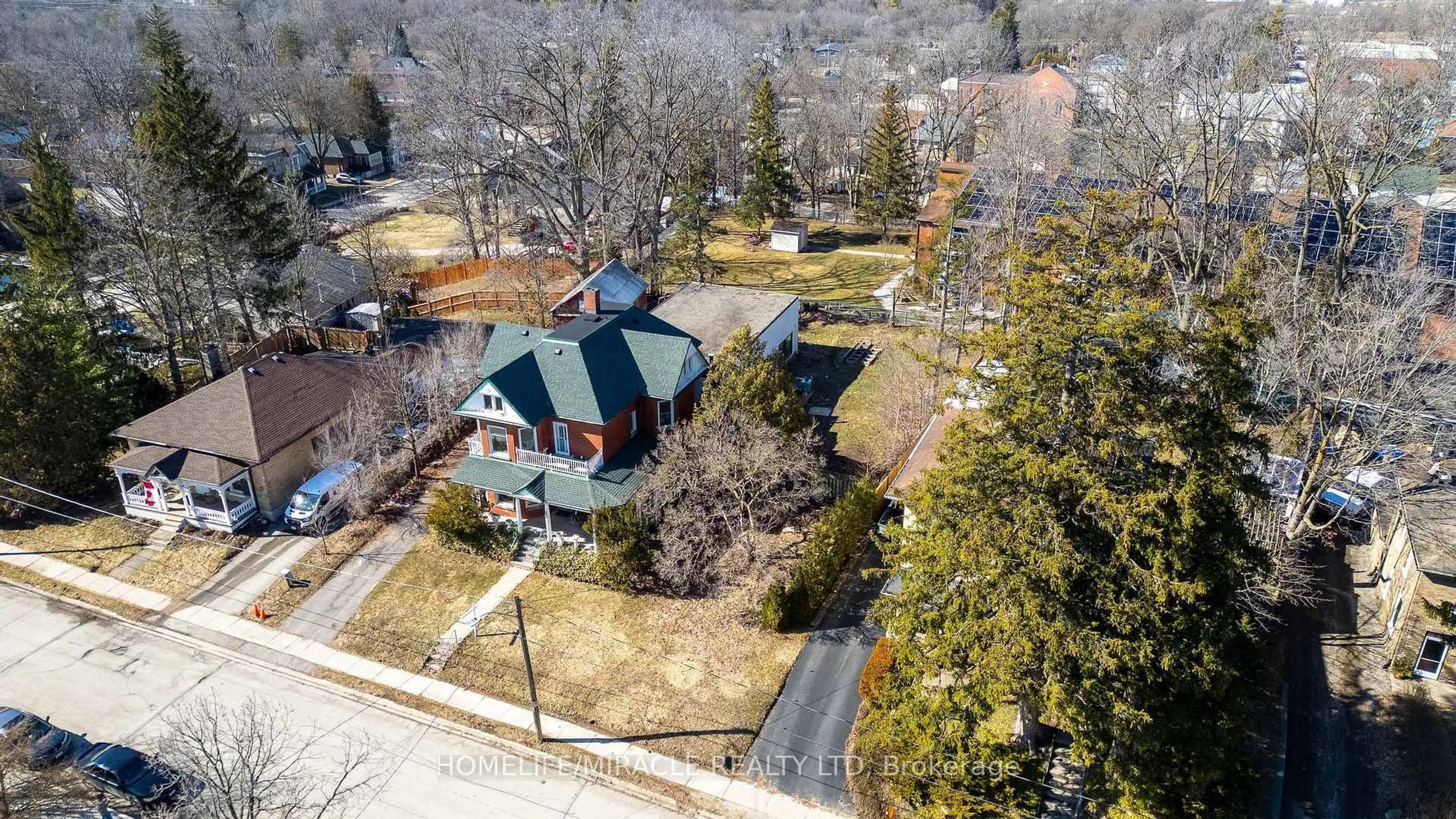 A pic from outside/outdoor area/front of a property/back of a property/a pic from drone, street for 114 Frances St, Ingersoll Ontario N5C 2H3