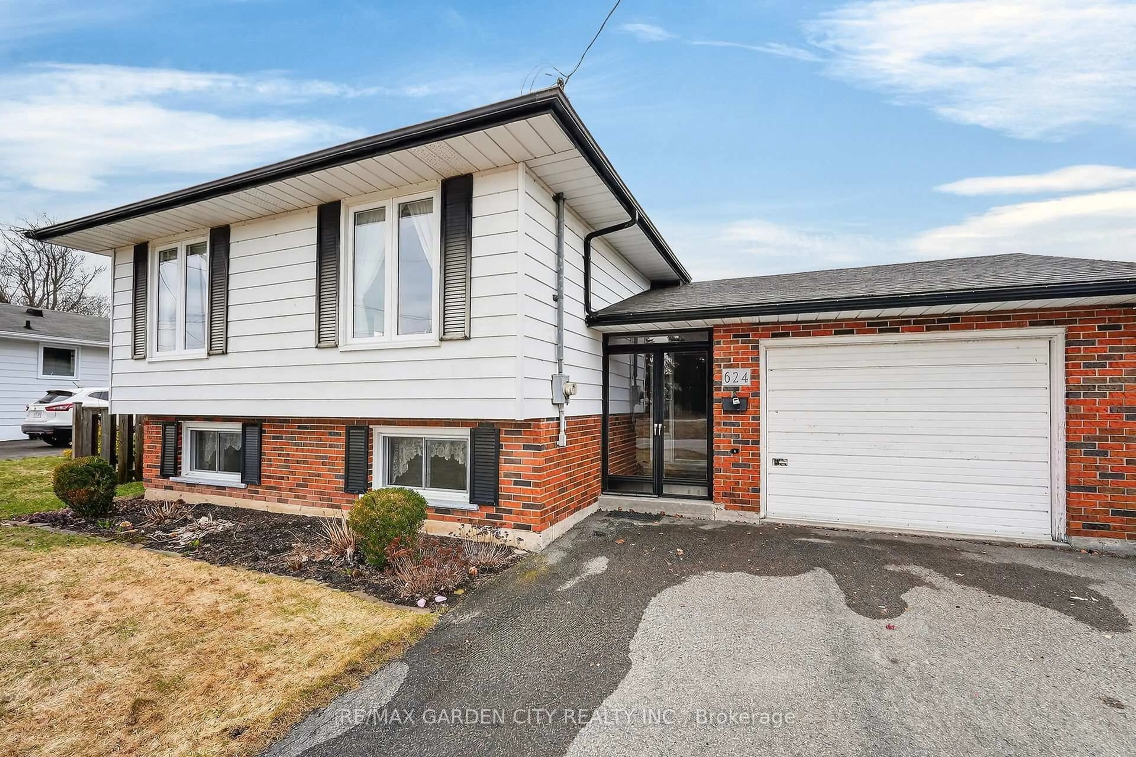 Home with brick exterior material, street for 624 Cayuga St, Haldimand Ontario N1A 3E2