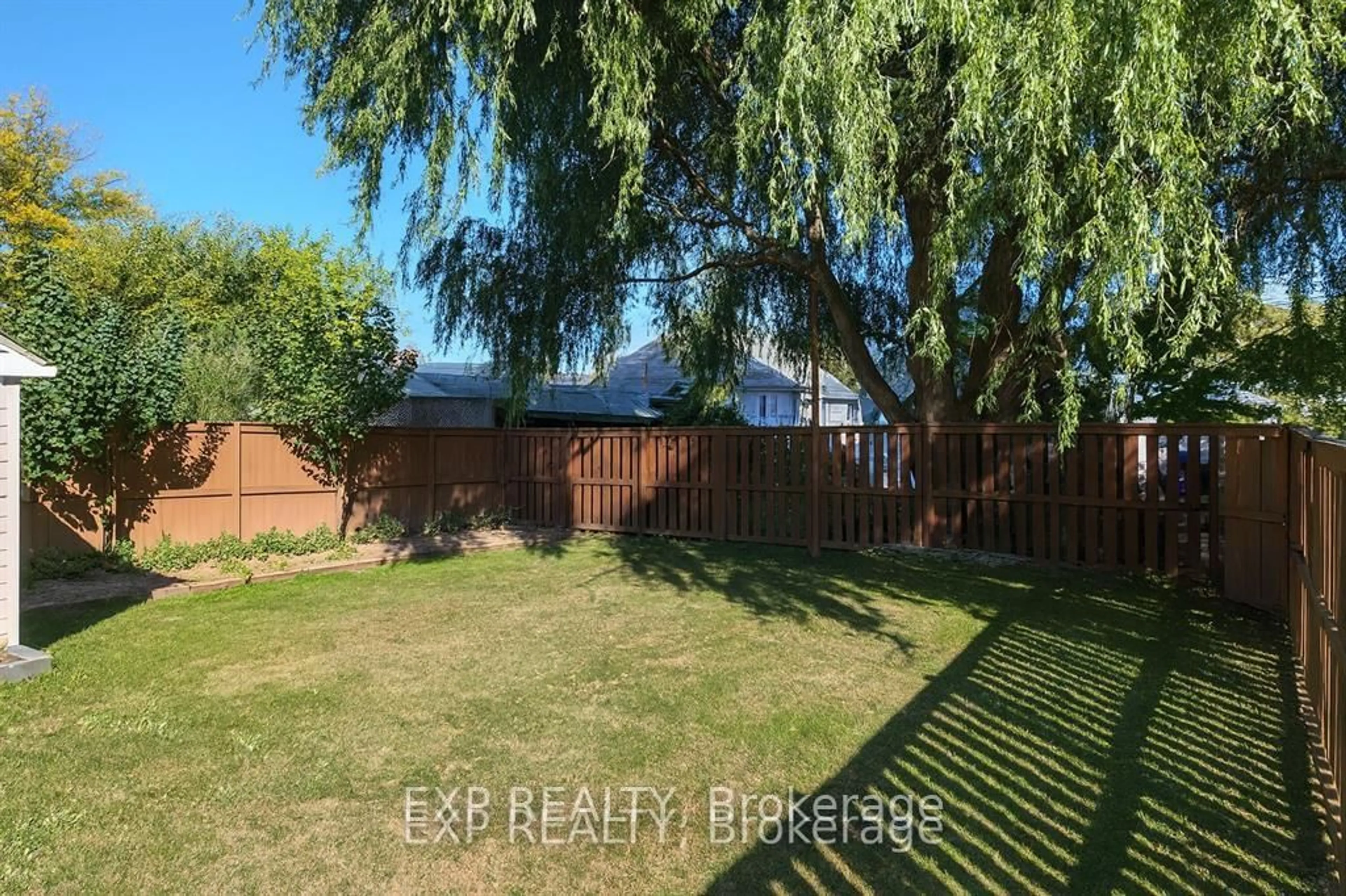 A pic from outside/outdoor area/front of a property/back of a property/a pic from drone, unknown for 20 Marmora St, St. Catharines Ontario L2P 3C1