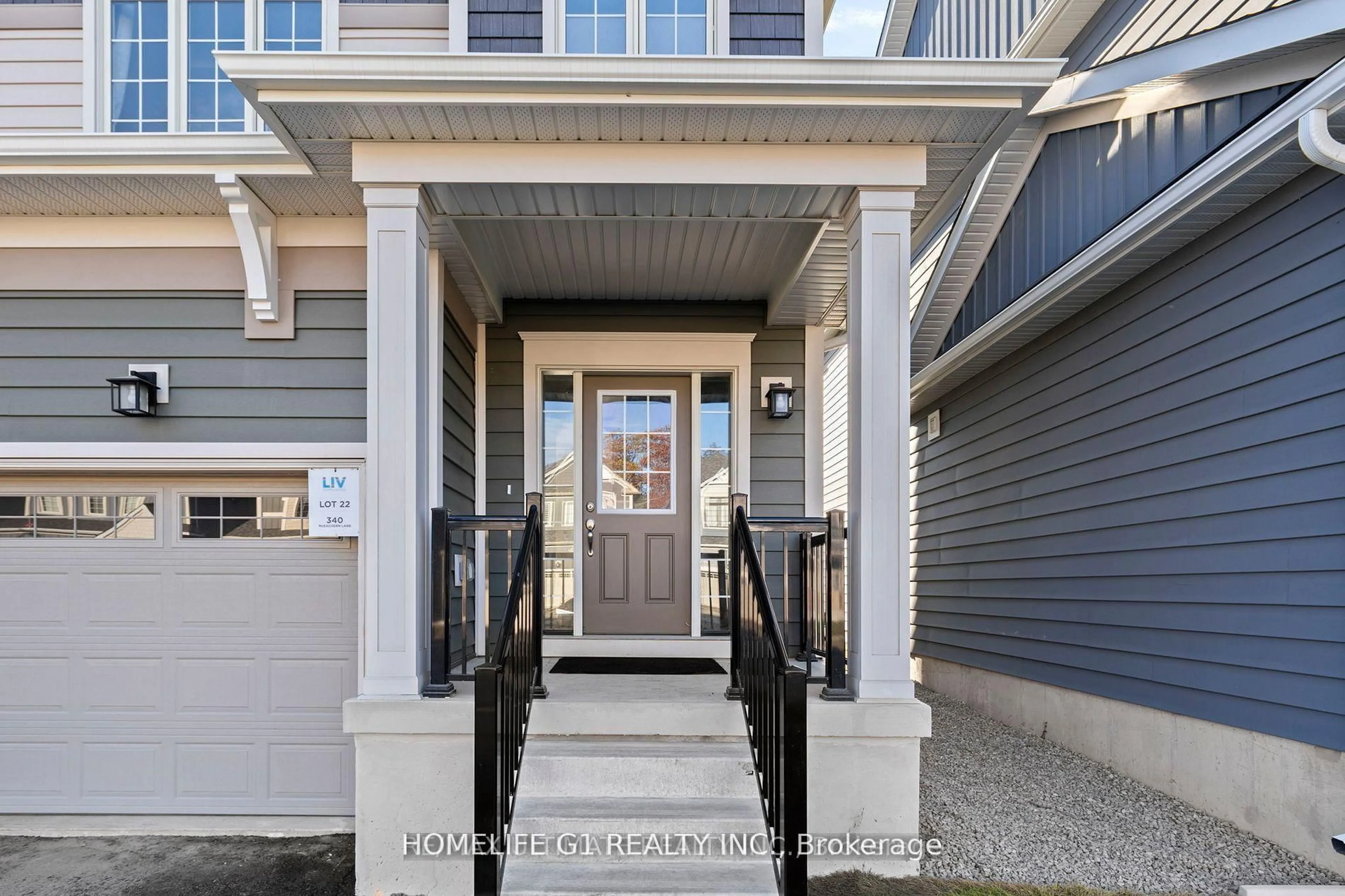 Indoor entryway for 340 McEachern Lane, Gravenhurst Ontario P1P 0H8