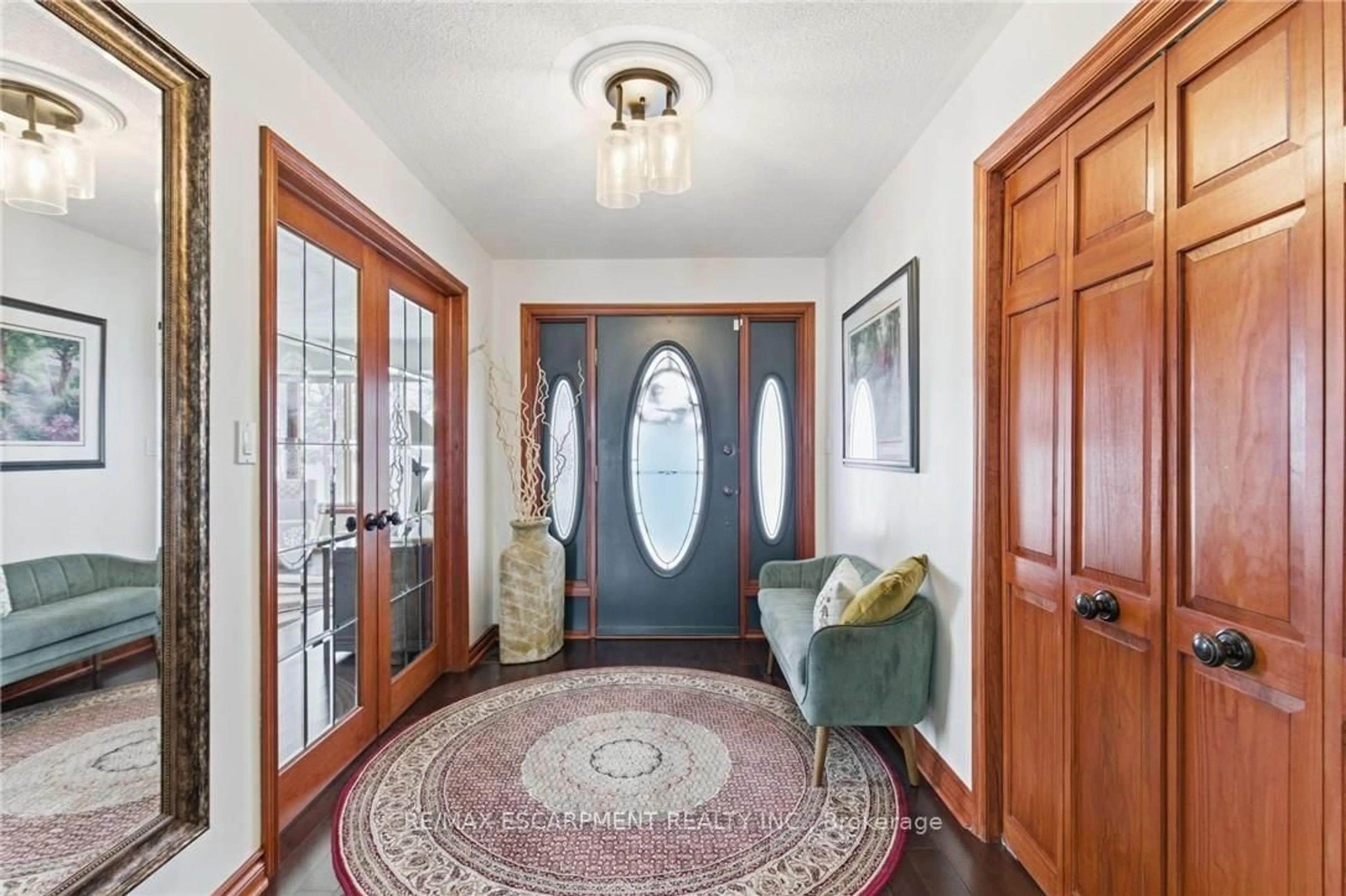 Indoor entryway for 3810 River Rd, Haldimand Ontario N3W 2K7