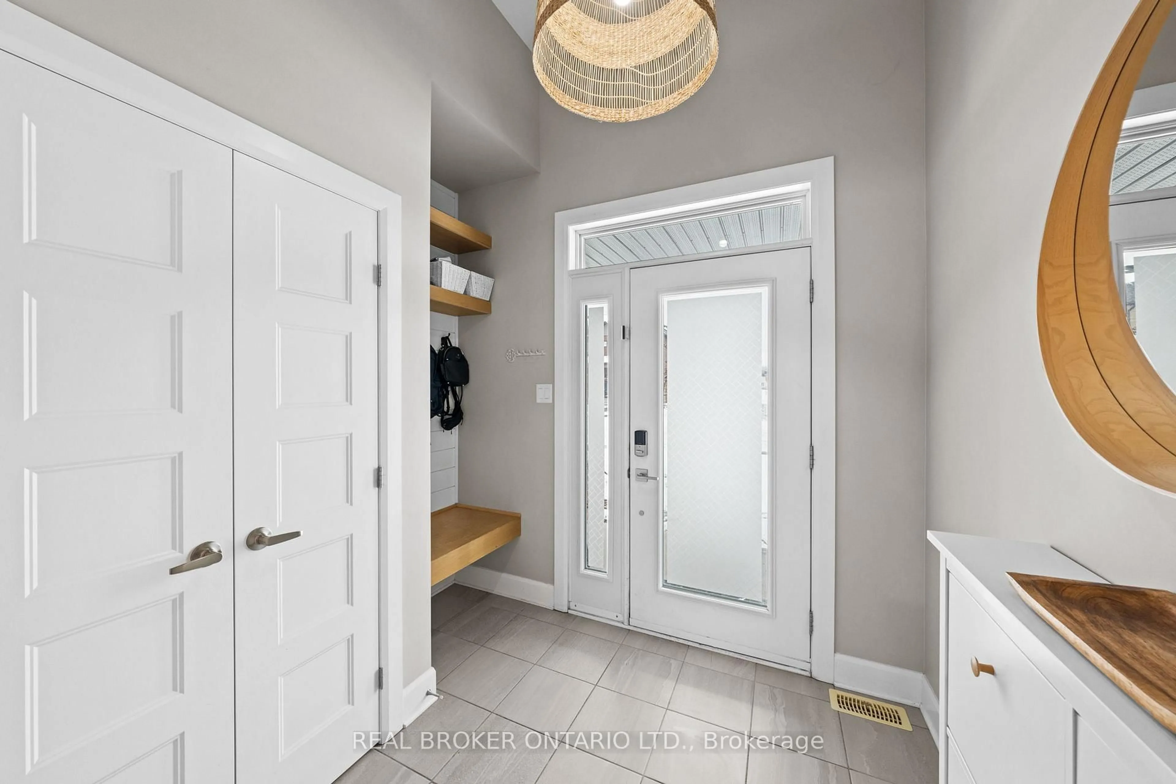 Indoor entryway for 49 Mcphail Rd, Carleton Place Ontario K7C 0P6