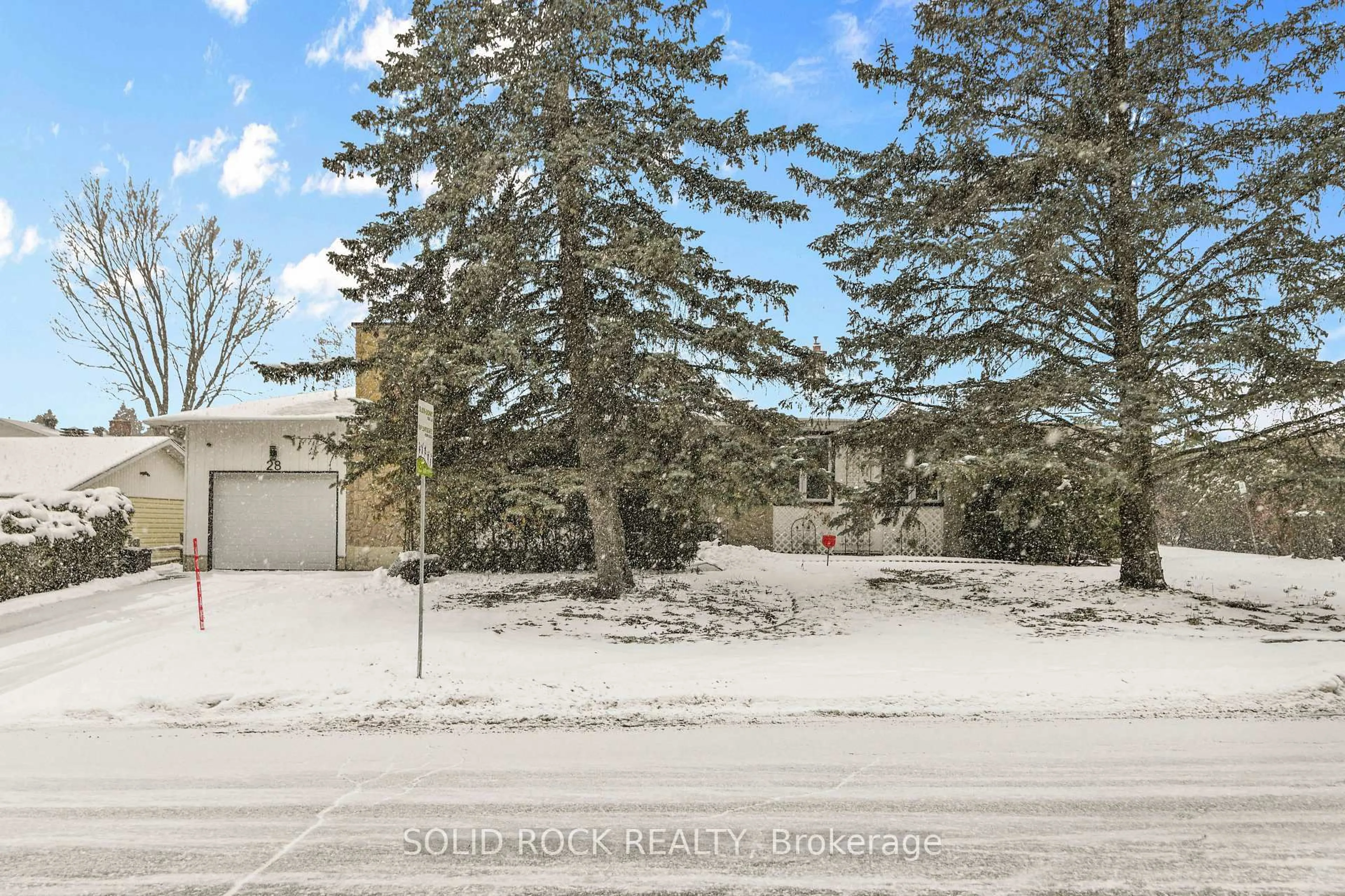 A pic from outside/outdoor area/front of a property/back of a property/a pic from drone, street for 28 Carbrooke St, Kanata Ontario K2L 1B3