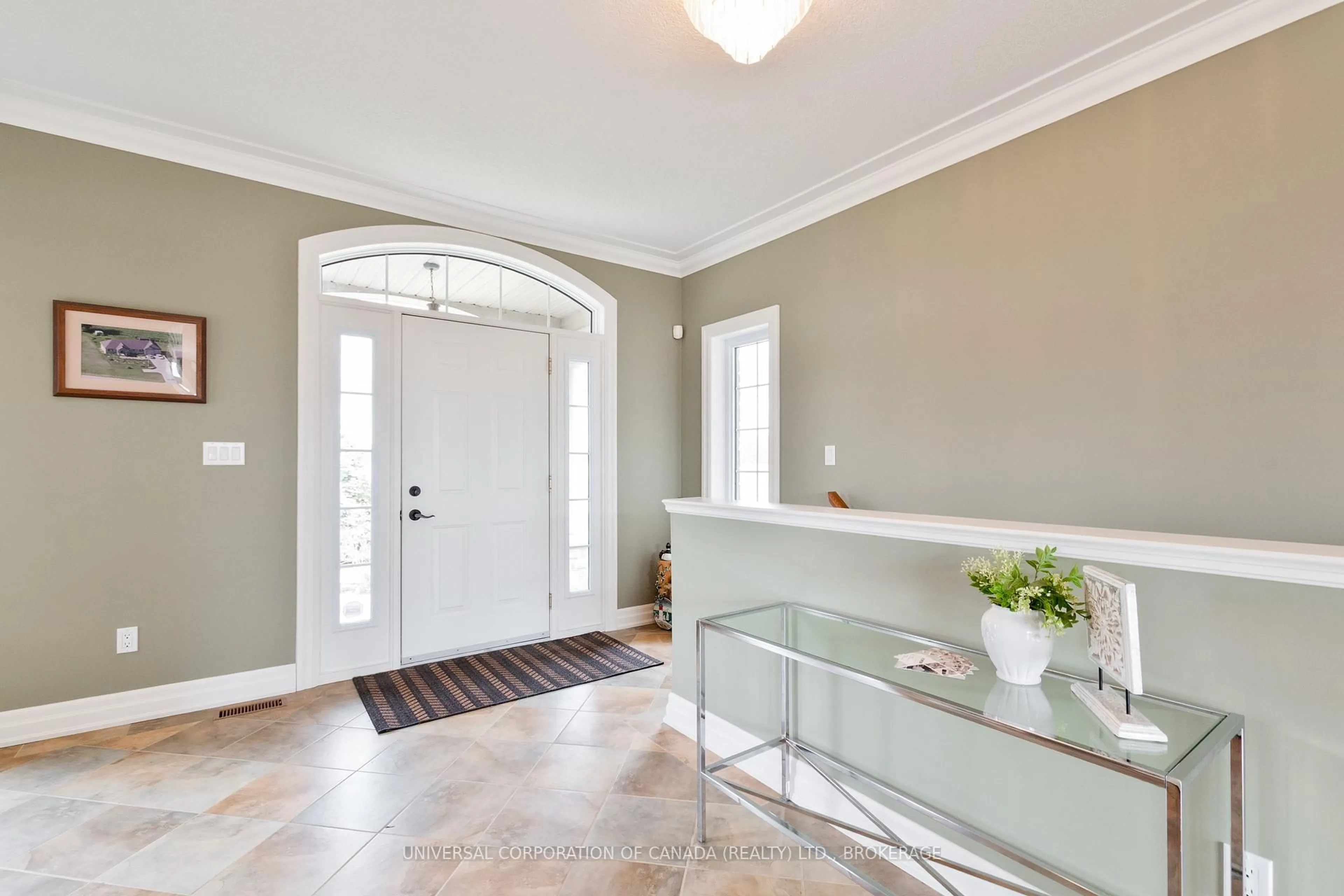 Indoor entryway for 54 Wellington St, Bayham Ontario N0J 1T0