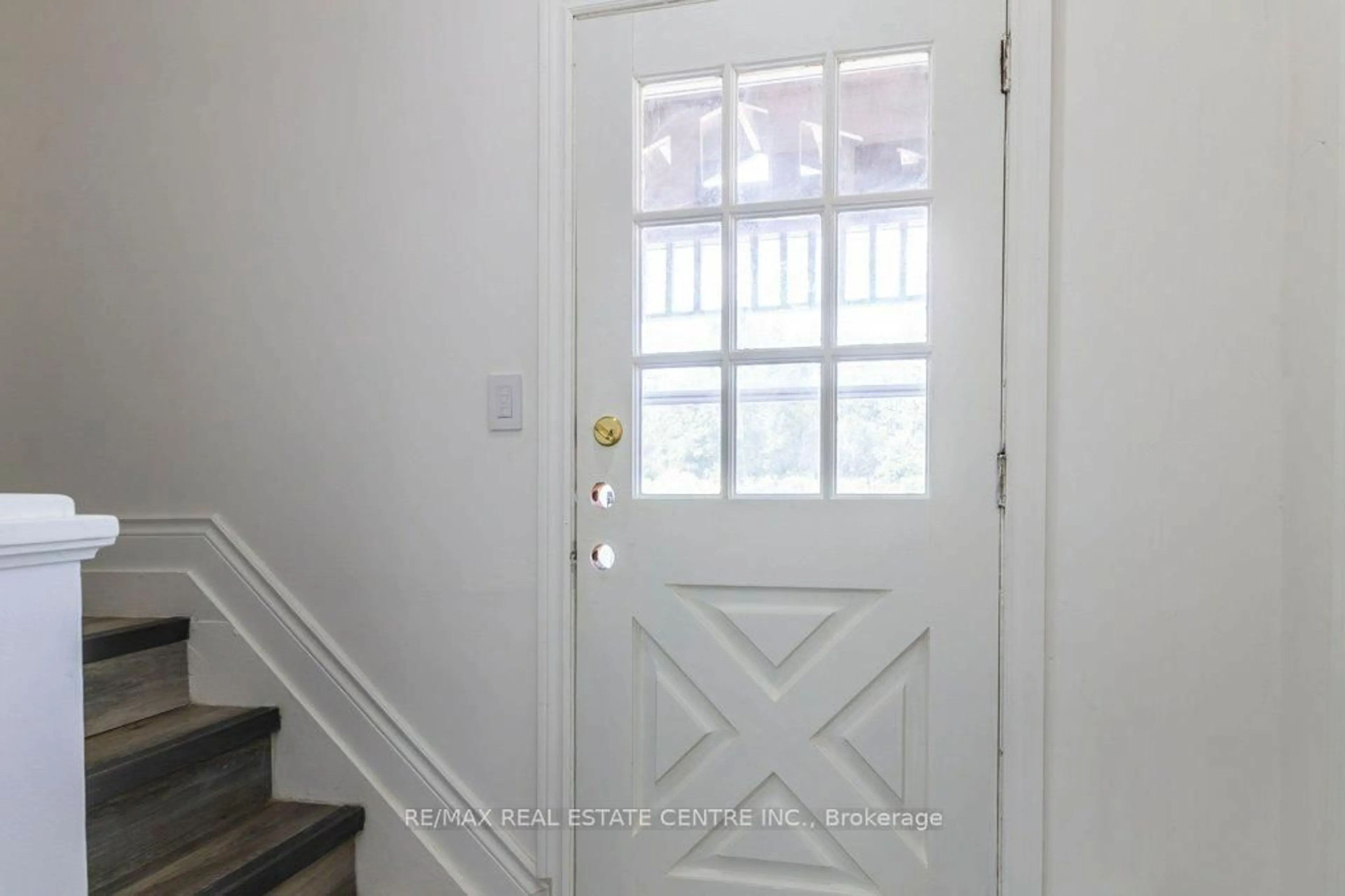 Indoor entryway for 1411 Hwy 56, Hamilton Ontario L0R 1P0