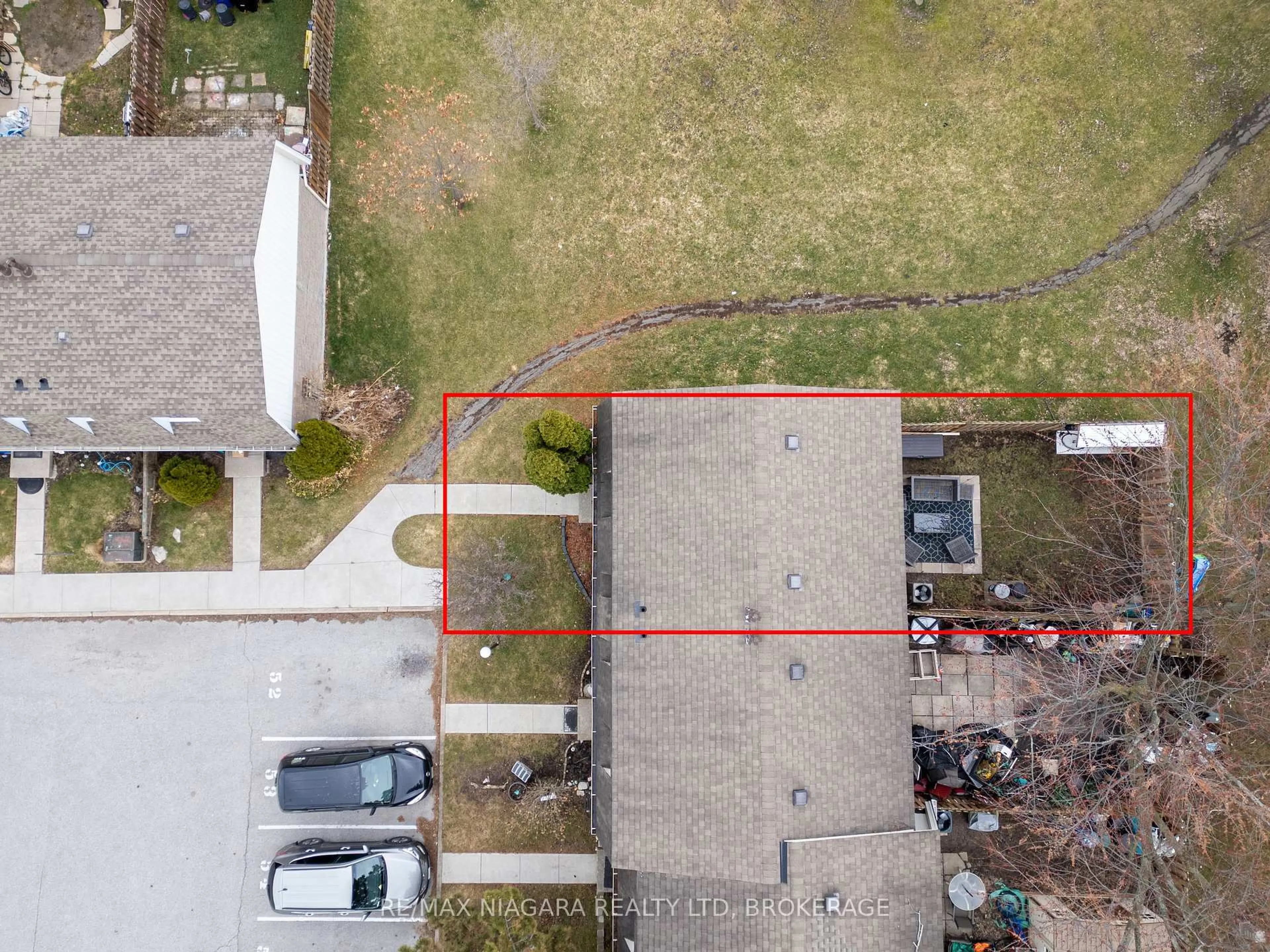 A pic from outside/outdoor area/front of a property/back of a property/a pic from drone, street for 131 Rockwood Ave #55, St. Catharines Ontario L2P 3K4
