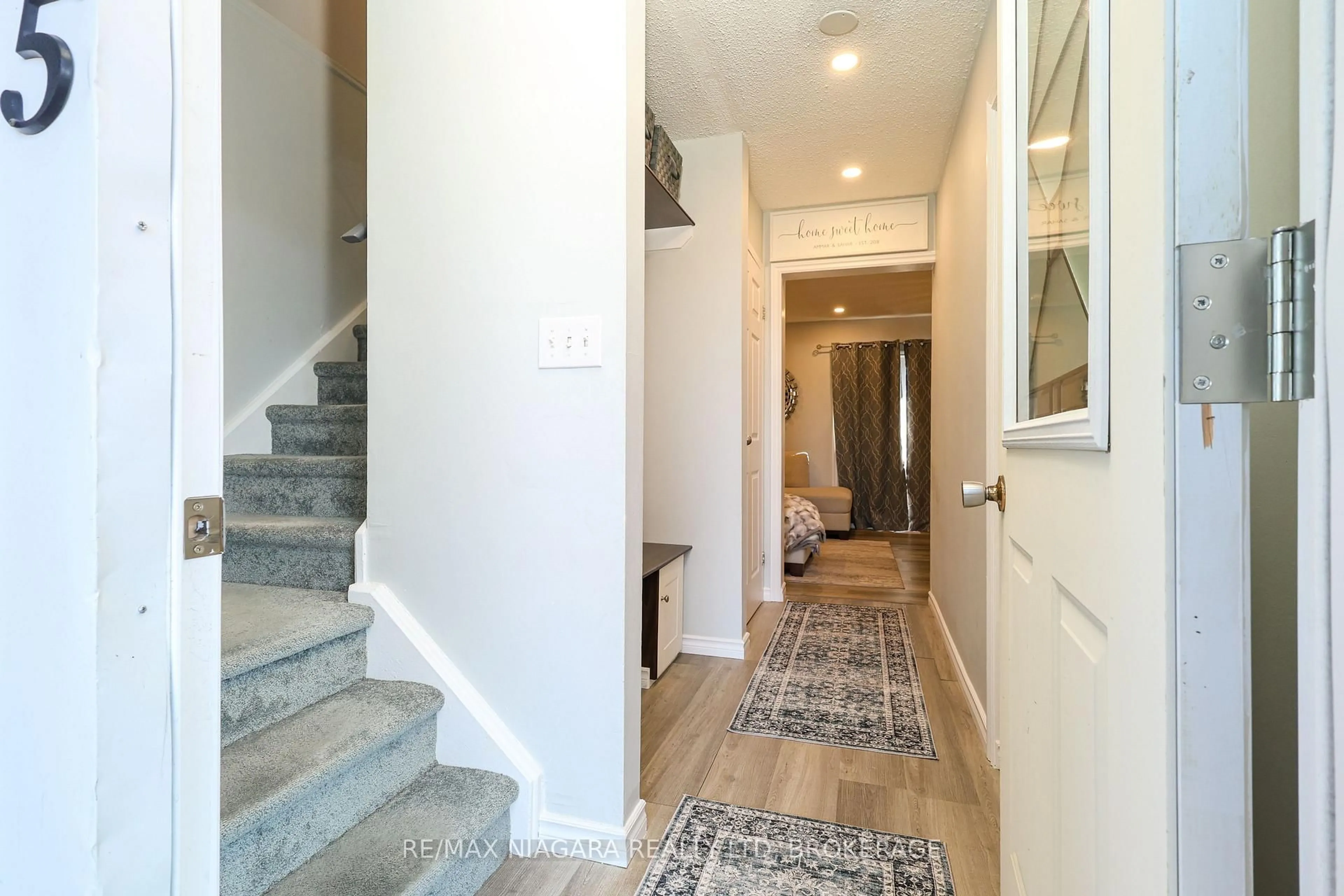 Indoor entryway for 131 Rockwood Ave #55, St. Catharines Ontario L2P 3K4