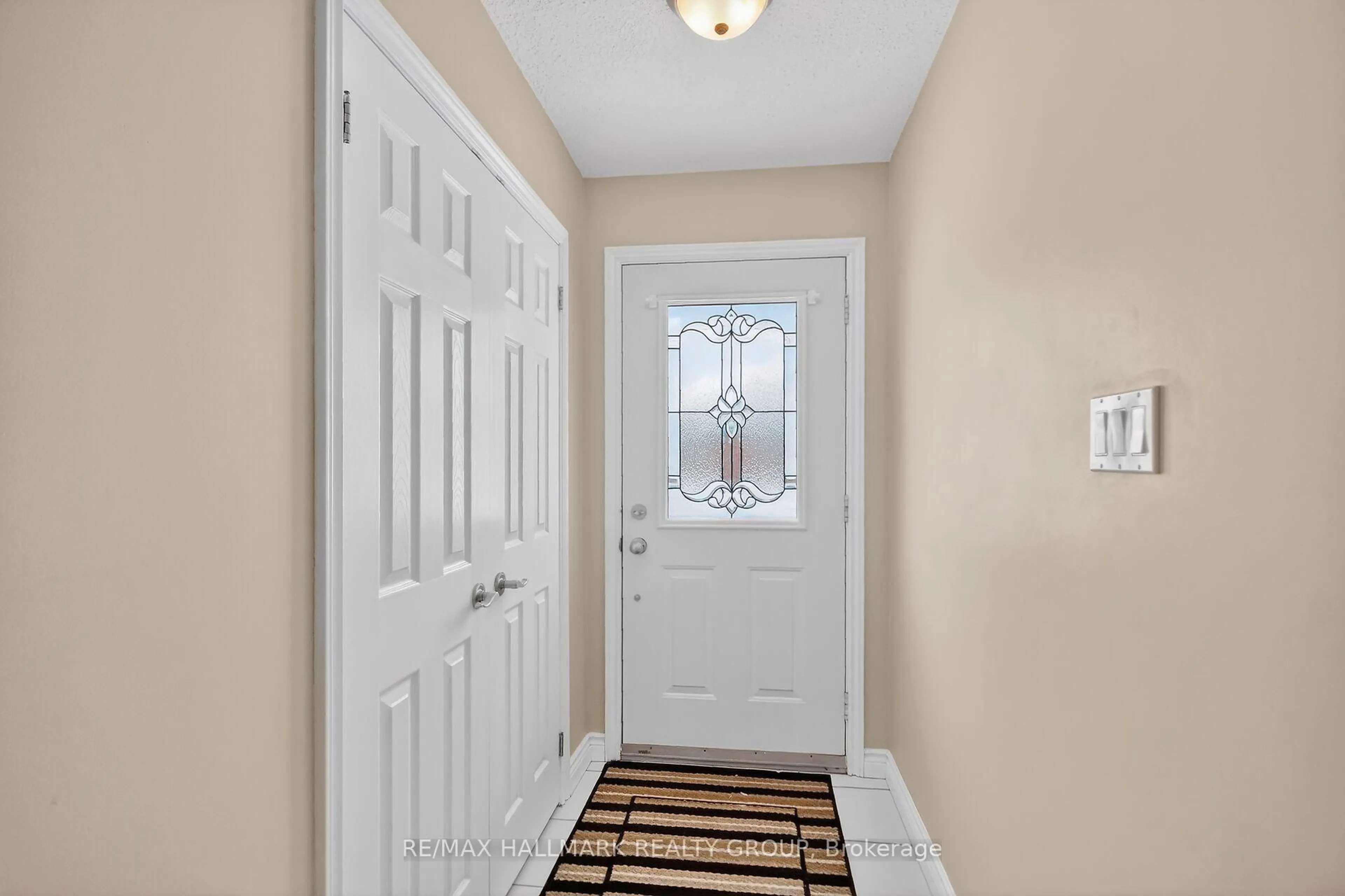 Indoor entryway for 80 Maitland St, Richmond Ontario K0A 2Z0