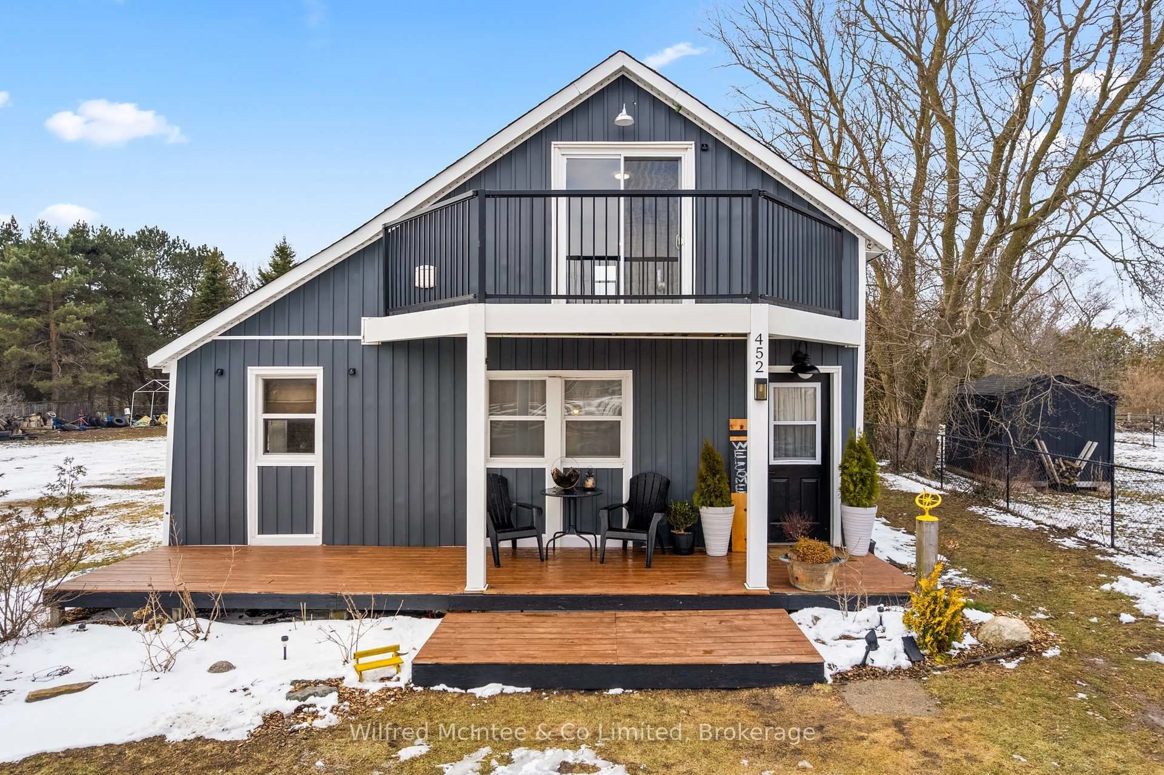 Home with vinyl exterior material, unknown for 452 Queen St, Kincardine Ontario N2Z 2J3