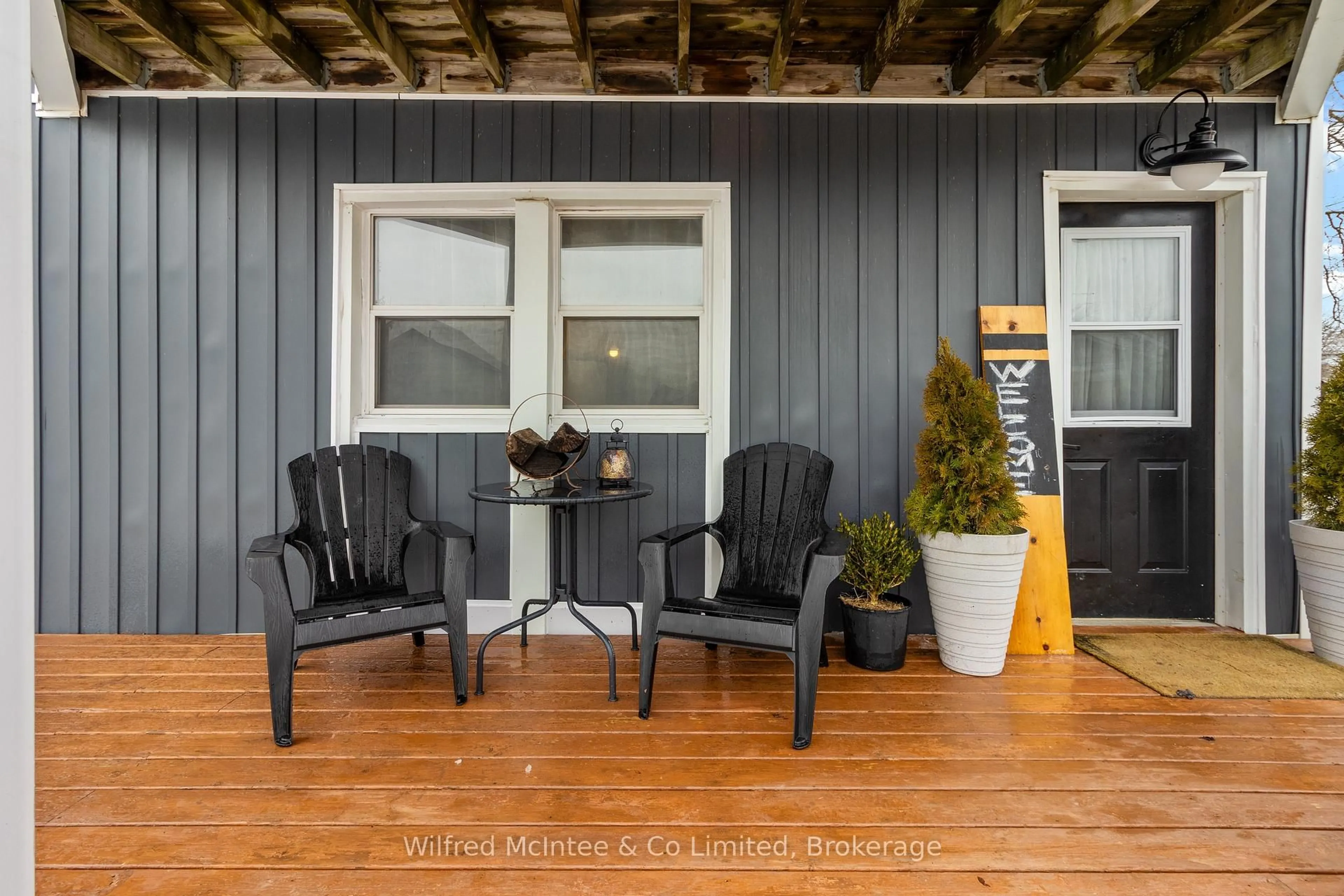 Patio, street for 452 Queen St, Kincardine Ontario N2Z 2J3