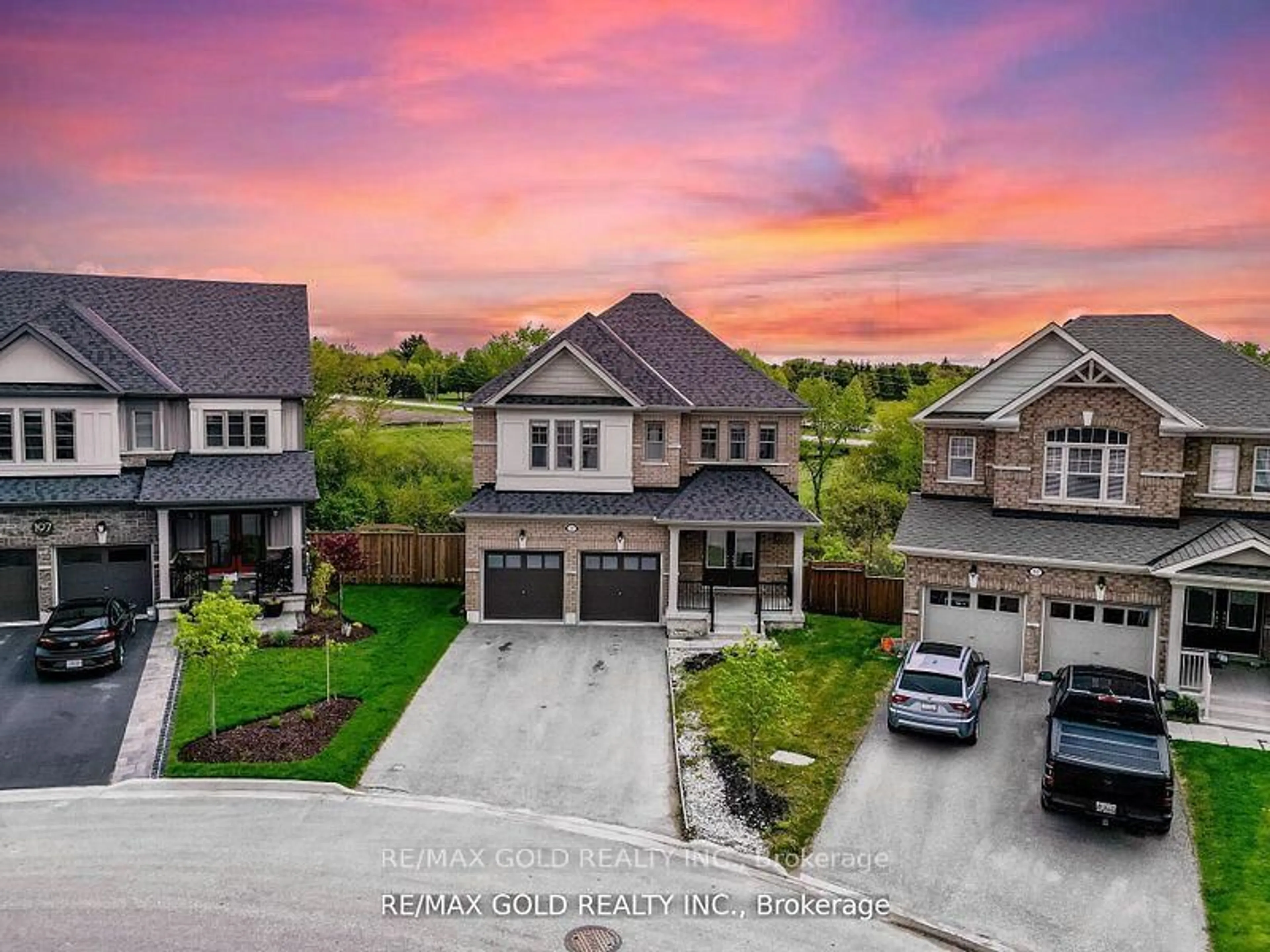 A pic from outside/outdoor area/front of a property/back of a property/a pic from drone, street for 201 Mcfarlane Cres, Centre Wellington Ontario N1M 0G5